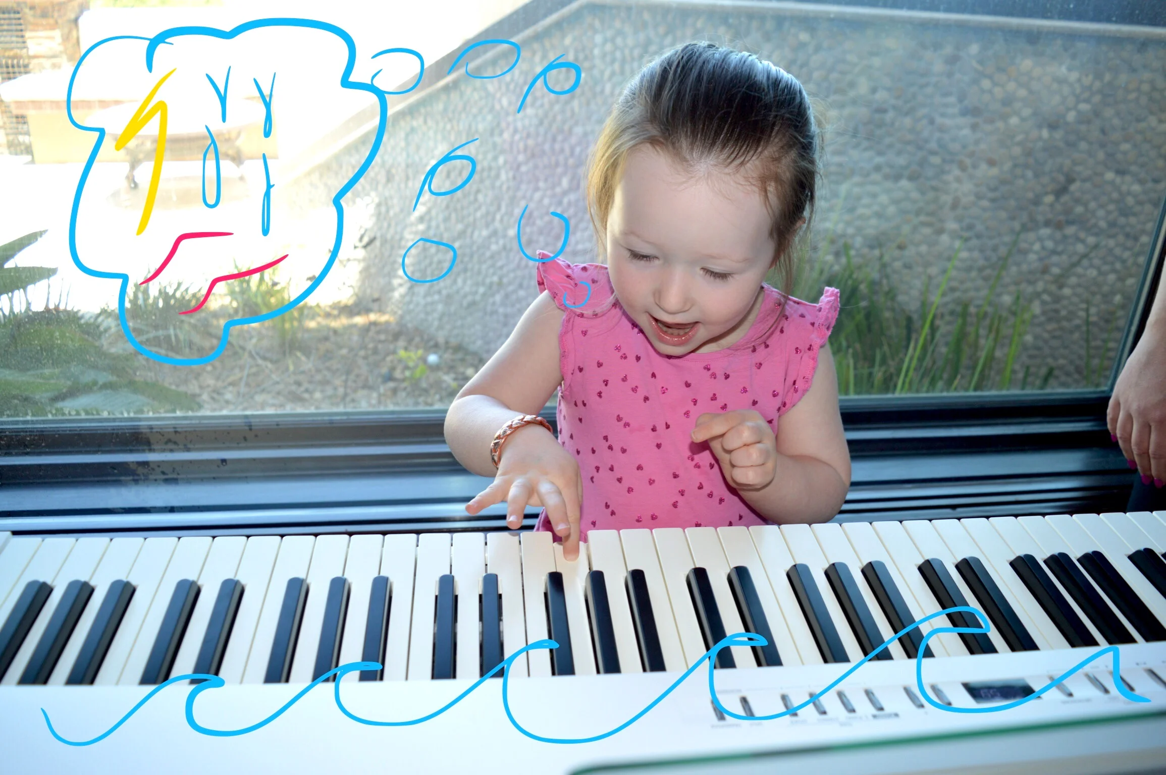Kezi taking after her VEGASMAMA™, the piano keys were playing outdoor elements like waves crashing, lightning bolts & songs of the sea.