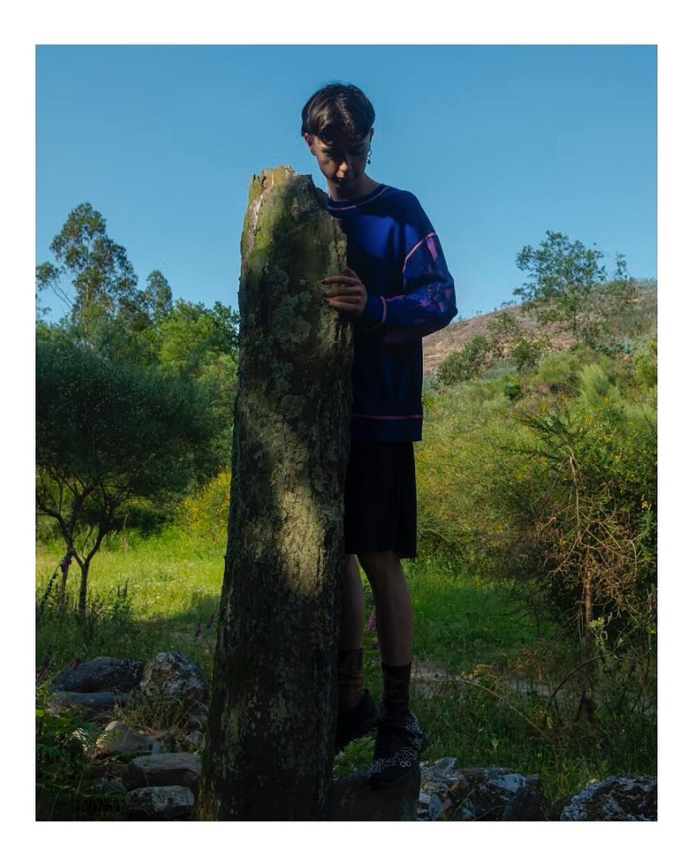 Edu sweatshirt
.
.
.
Photo: @nunommvieira 
Styling:@simaobolivar 
Model: @1.5kiki 
.
.
.
.
.
.
.

#estelitamendonca #estelitamendonça #ss21 #ss21collection #menswear #mariocalisto #nogender #seethrough #pleats #portugalfashion #chaos #outburst #noge