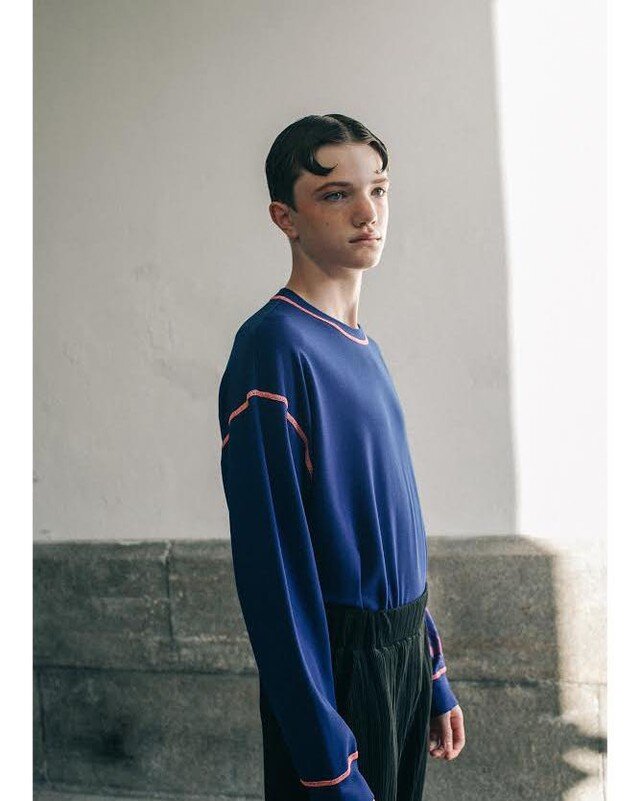 Edu sweatshirt
.
.
.
Photo: @dulce__daniel 
Styling:@simaobolivar 
Model: @rsantos7306 
.
.
.
.
.
.
.

#estelitamendonca #estelitamendonça #ss21 #ss21collection #menswear #mariocalisto #nogender #seethrough #pleats #portugalfashion #chaos #outburst 