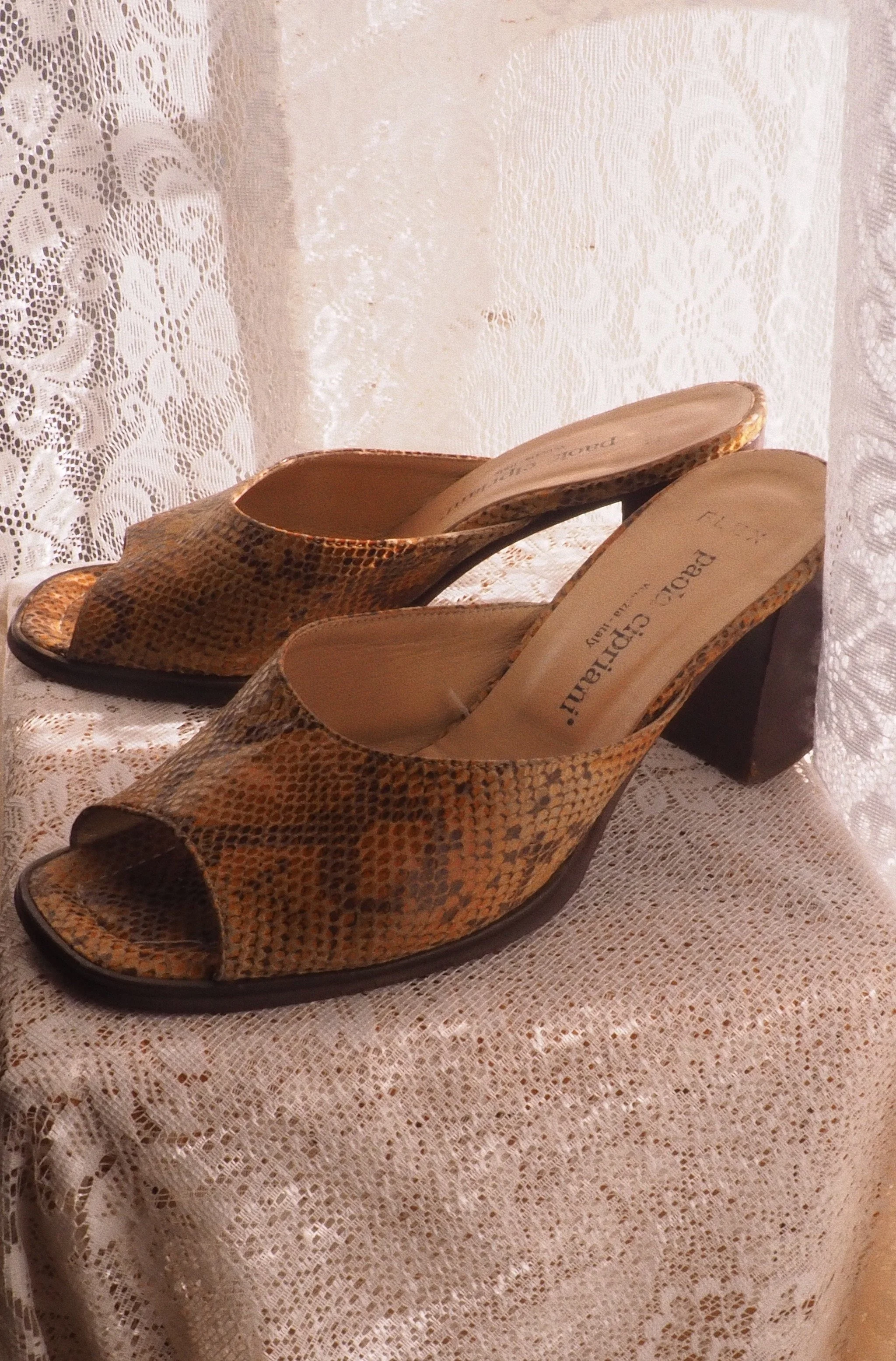 MILA VINTAGE SANDALS