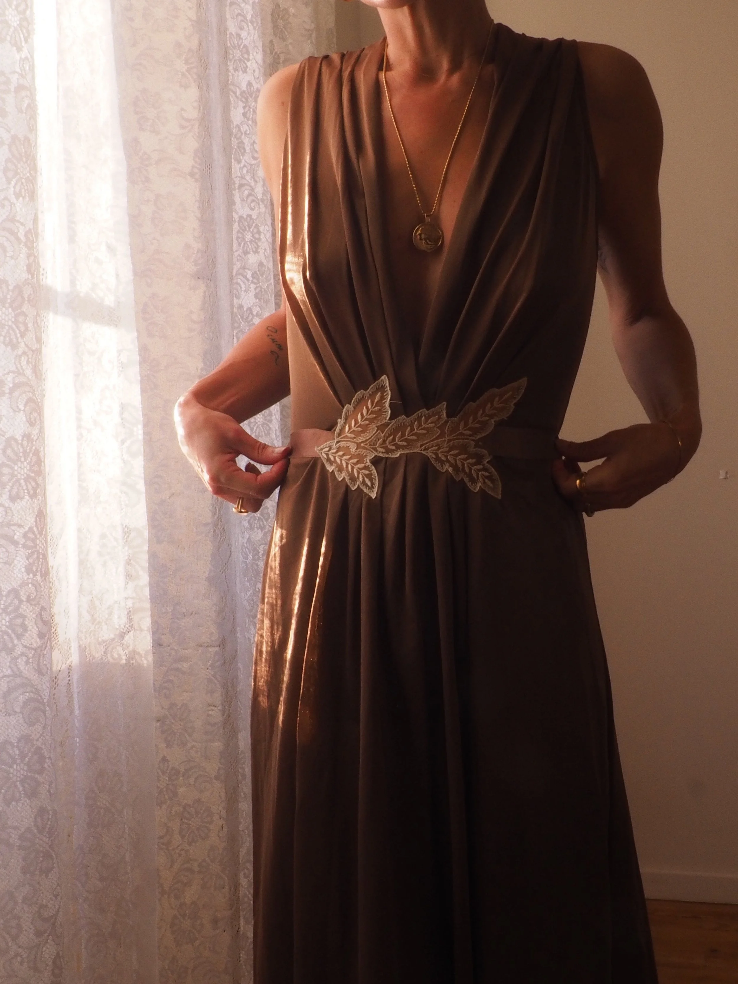 MOCHA VINTAGE DRESS