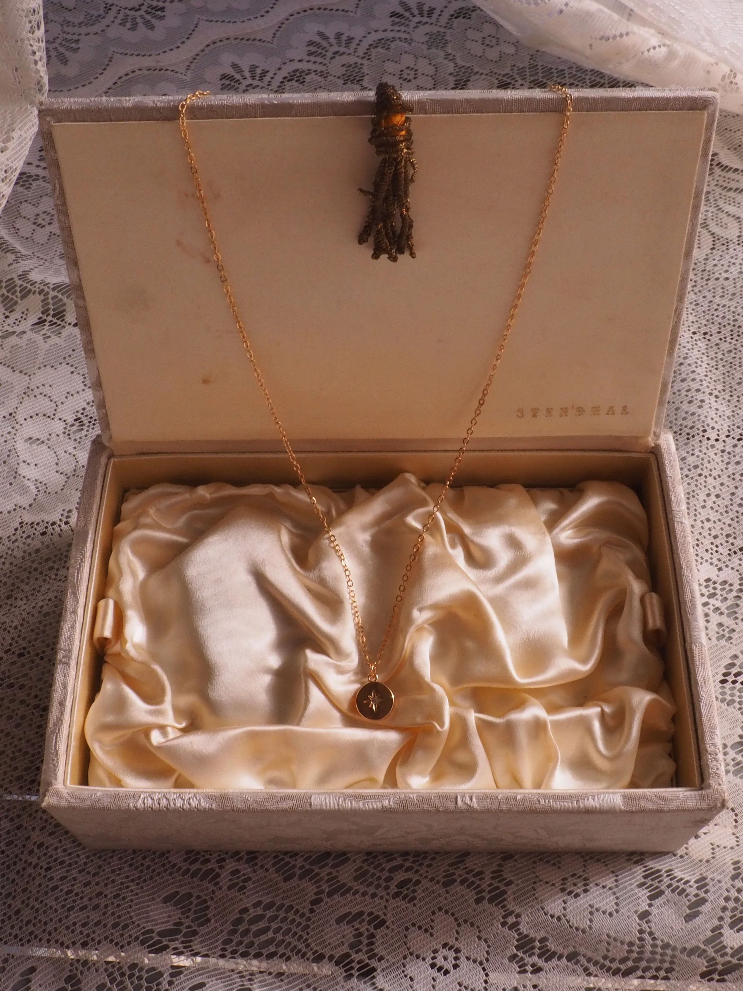 ÉTOILE VINTAGE PENDANT NECKLACE