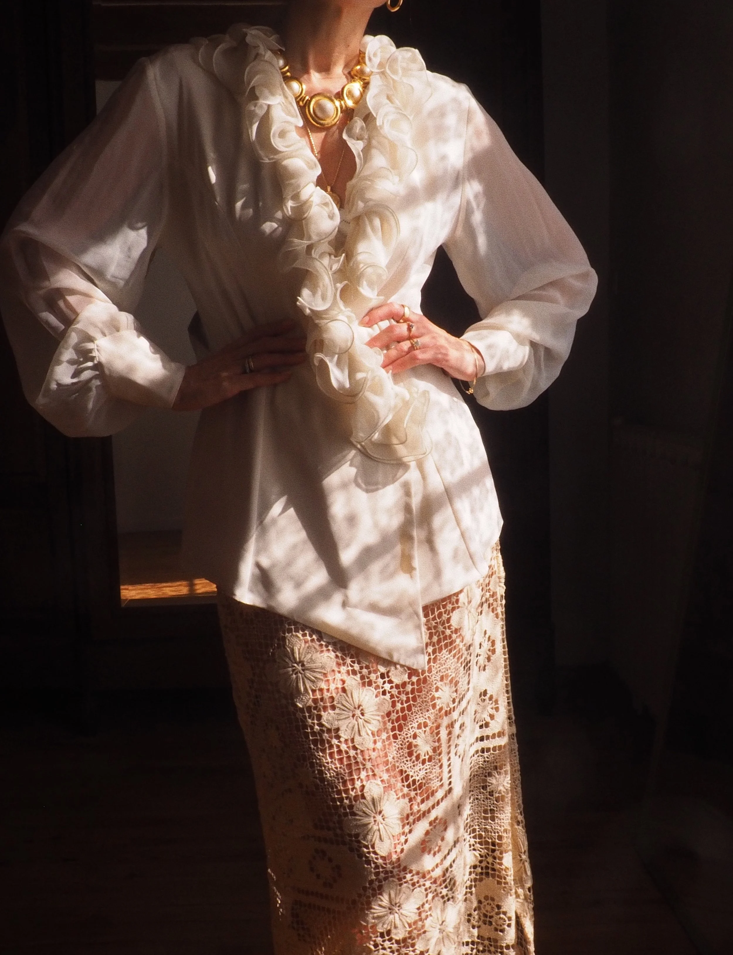 IVORY LONG SLEEVED BLOUSE