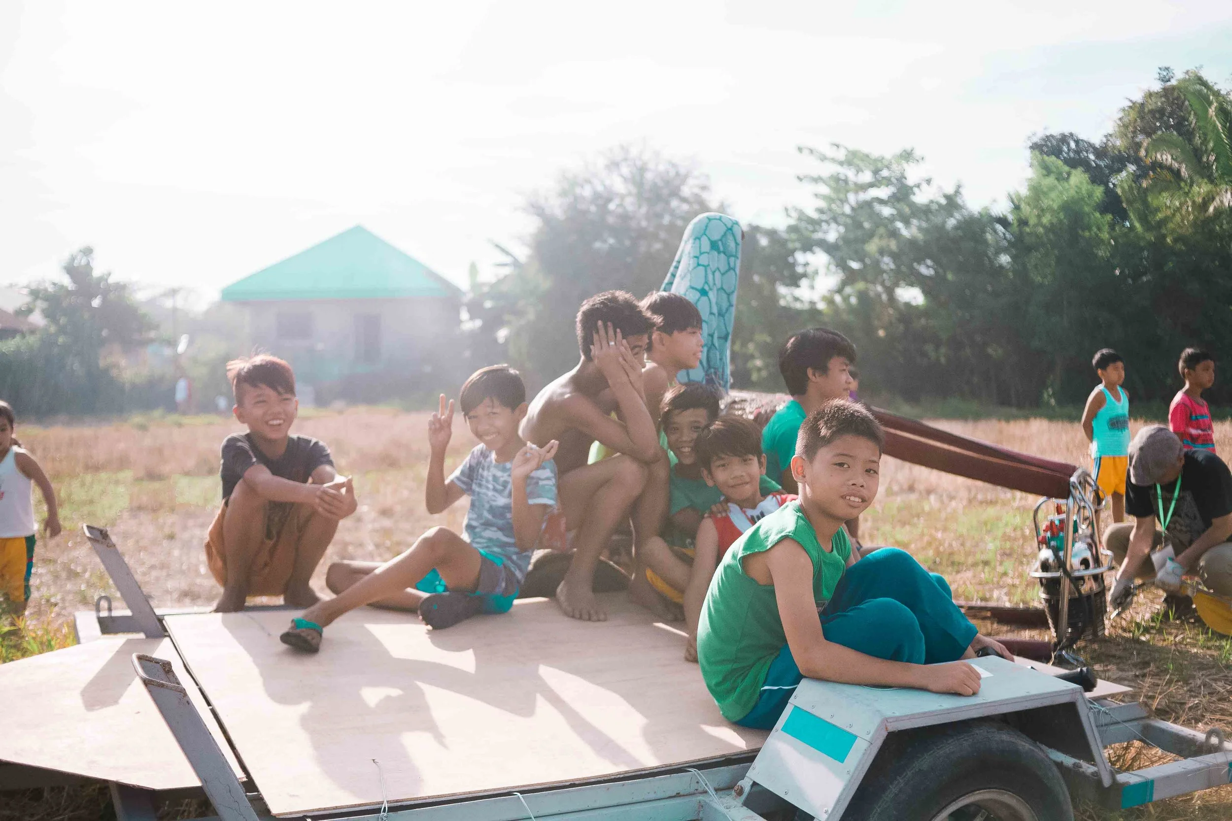What really makes this festival special, whether you are up in the air or on the ground, is the participants' camaraderie and the locals' warm welcome. The kids were so smiley and playful. The kind of joy these hot air balloons brought to the locals when we landed was just precious!