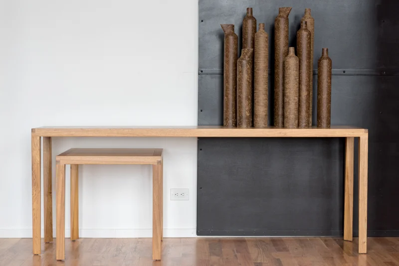 SOSSEGO_CAETANO CONSOLE TABLE, CAETANO SIDE TABLE, ANFORAS.jpg