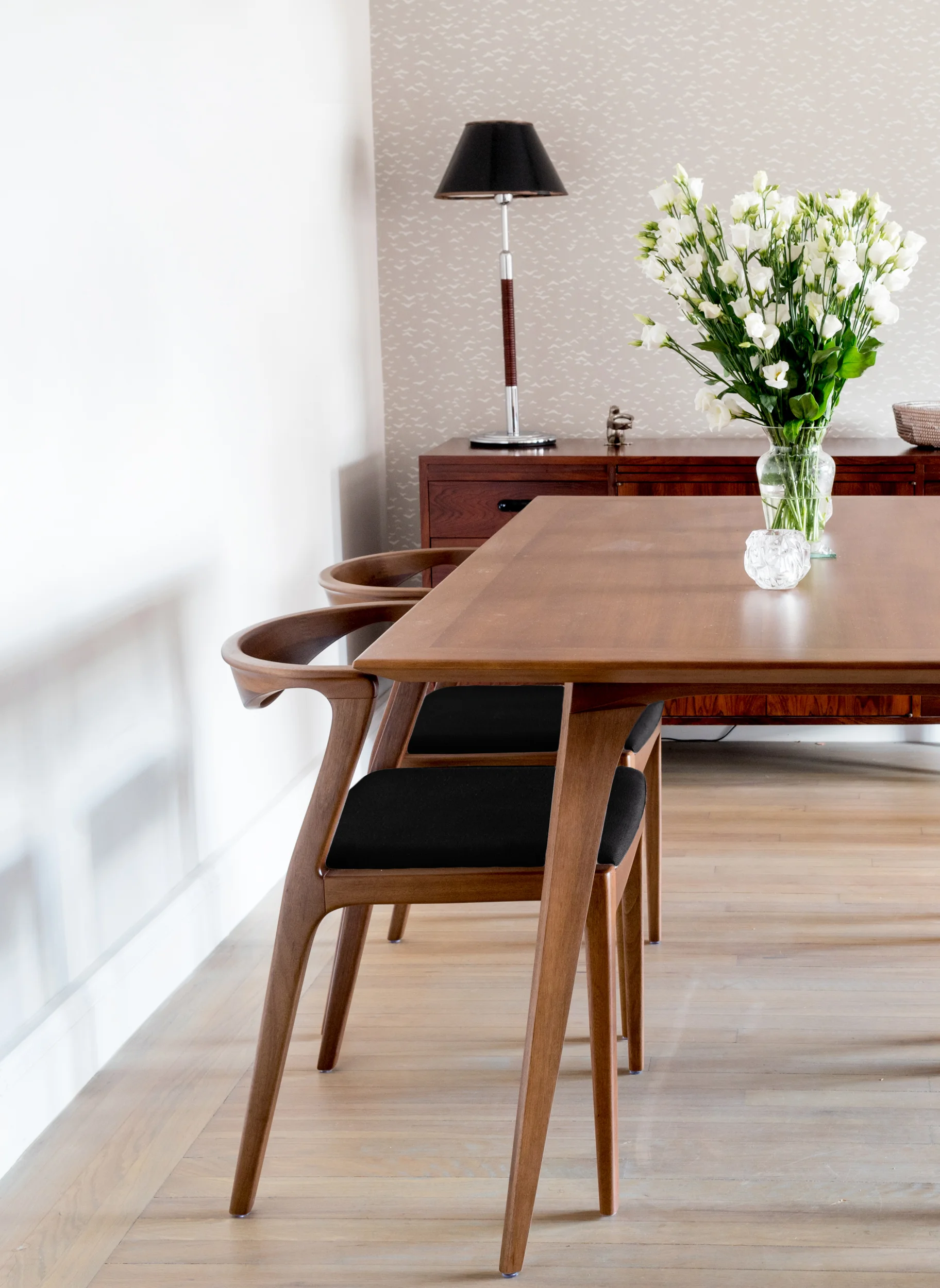 SOSSEGO_AMSTERDAM TABLE, DUDA CHAIRS.jpg