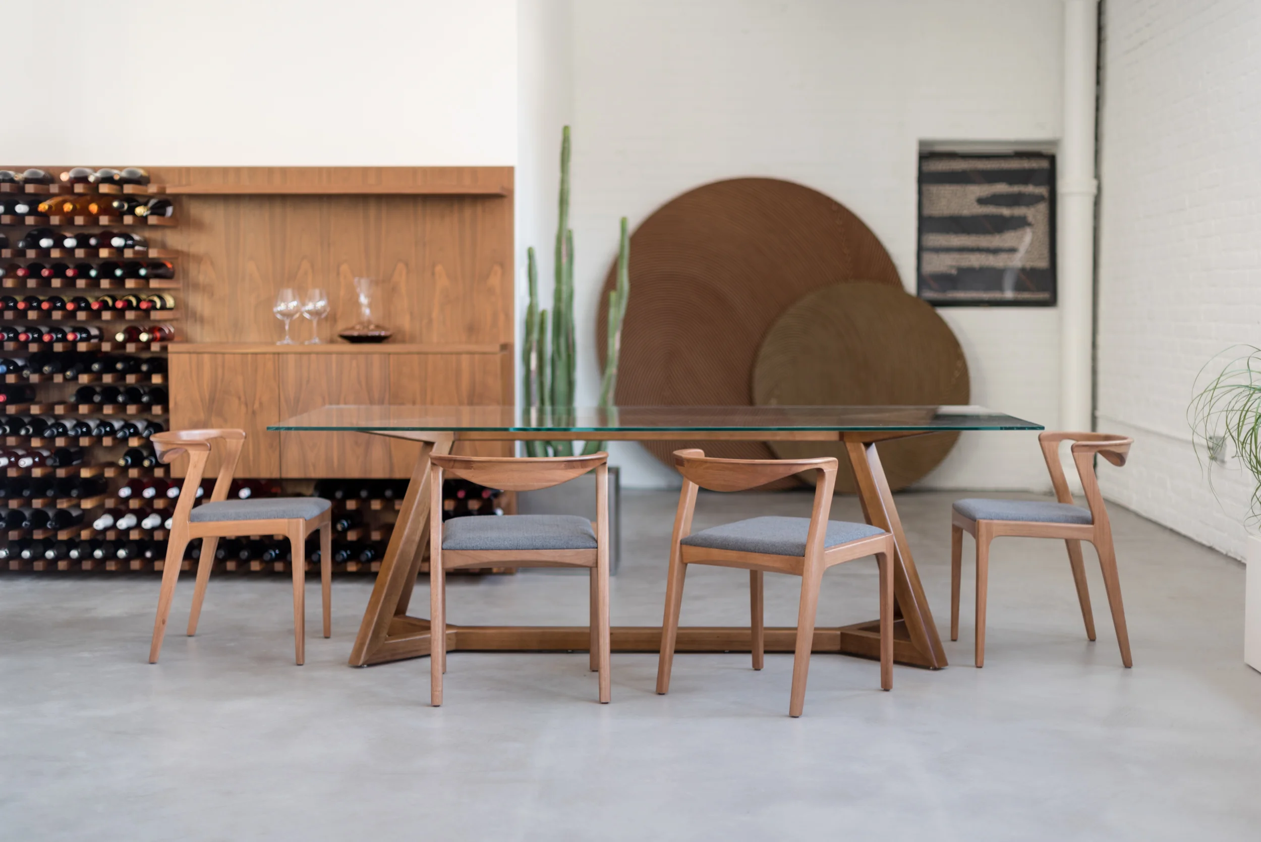 Sossego_DUDA CHAIRS, ZYV TABLE, FRISOS DISKS.jpg