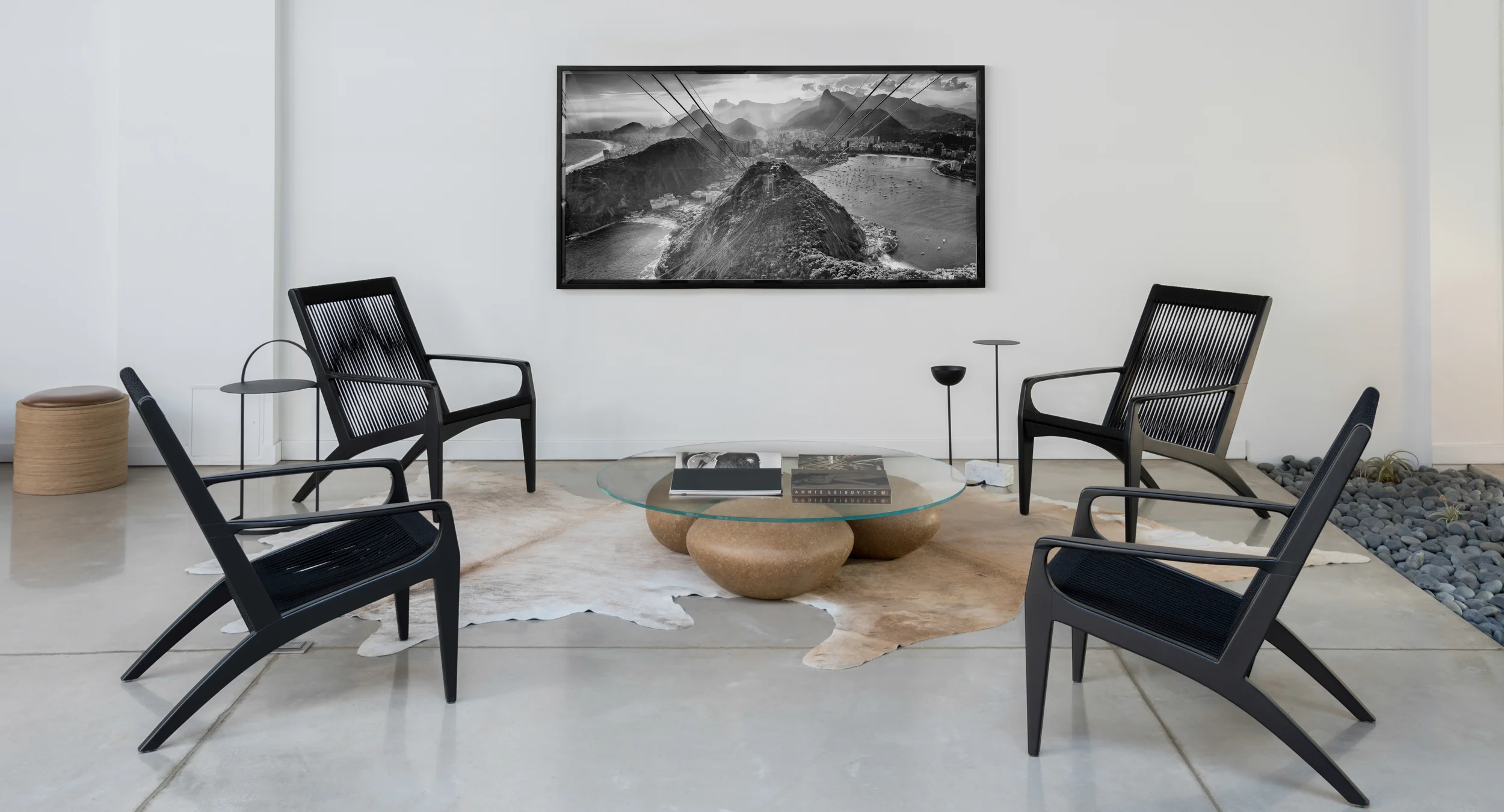 Sossego_GISELE LOUNGE CHAIRS, MESA ÁGUA.jpg