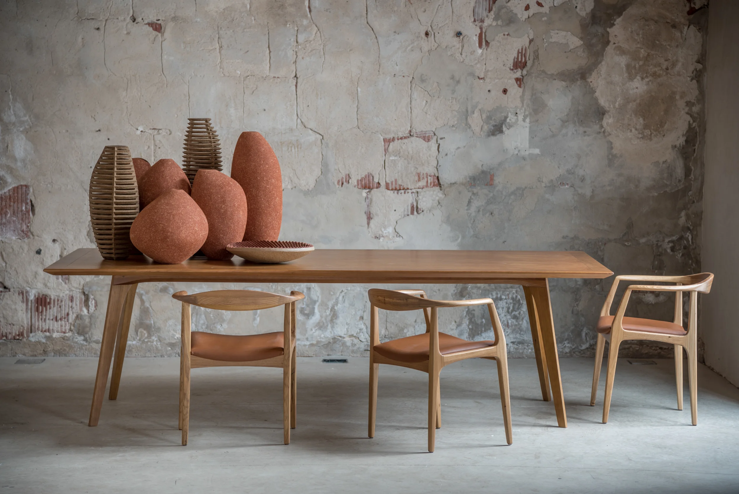 Sossego_JULIETA ARMCHAIRS, AMSTERDAM TABLE, VAZADO SCULPTURES, FRISOS CENTERPIECE, SCULPTURAL VASES, SMOOTH SHELL VASES.jpg