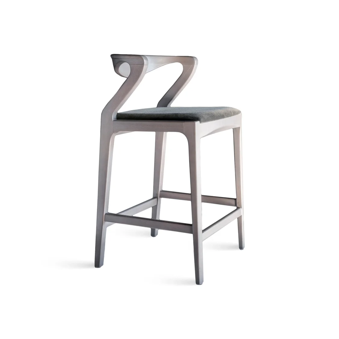 SOSSEGO_Duda+Counter+Stool_JQA_Cinza_3_4.jpg