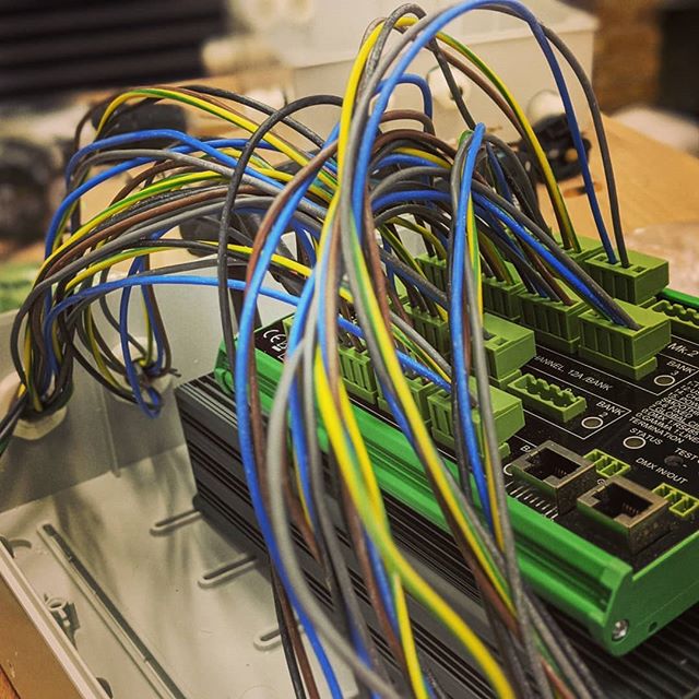 Cut the red wire!

Lots of prep work going into our next event... #wiring #led #dimming #rgbw #colour