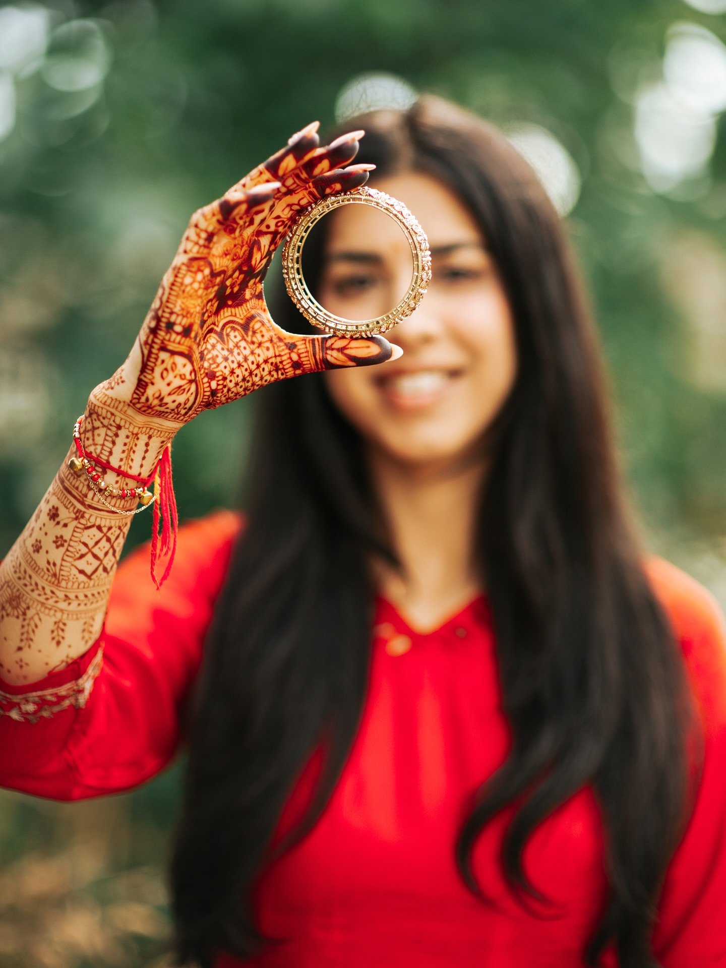 Jasmines Choora @jasminemanhas 

Make-up:&thinsp;
@mkkxbeauty 
&thinsp;
Fashion:&thinsp;
@frontierbridalboutique 
@meenabazaarcanada 
&thinsp;
Decor:&thinsp;
@hapartyproductions 
@eastwestwedding 
@fraserviewhall &thinsp;
&thinsp;
Mehndi:&thinsp;
@si