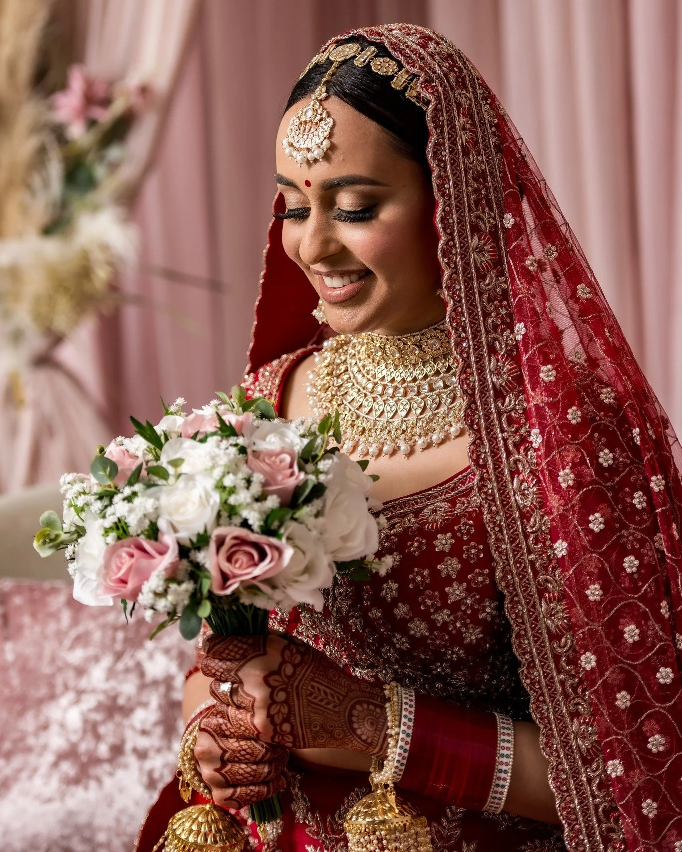 Aleshia's bride prep @aleshiamund 

Wedding Makeup: @artistrybyv