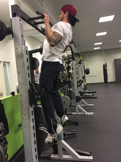 Pull-up with excessive low back extension
