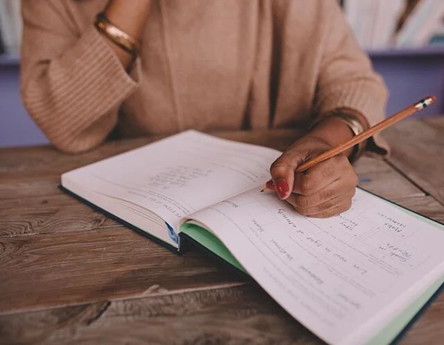 Ok, so when you sit down with your p&amp;p planner try to RELAX. Thinking through your vision and goals for the year can be intimidating, you want to pick just the right phrase and just the right goals. You want it to be perfect. I get it I really do