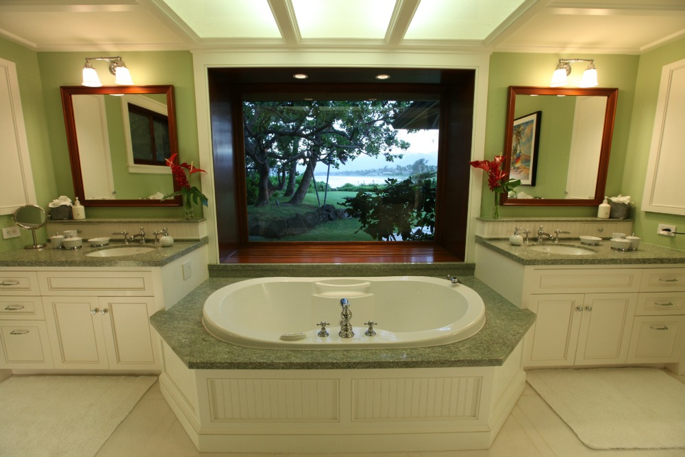 Master-Bath-Luxury-Hawaiian-Rental-.jpg