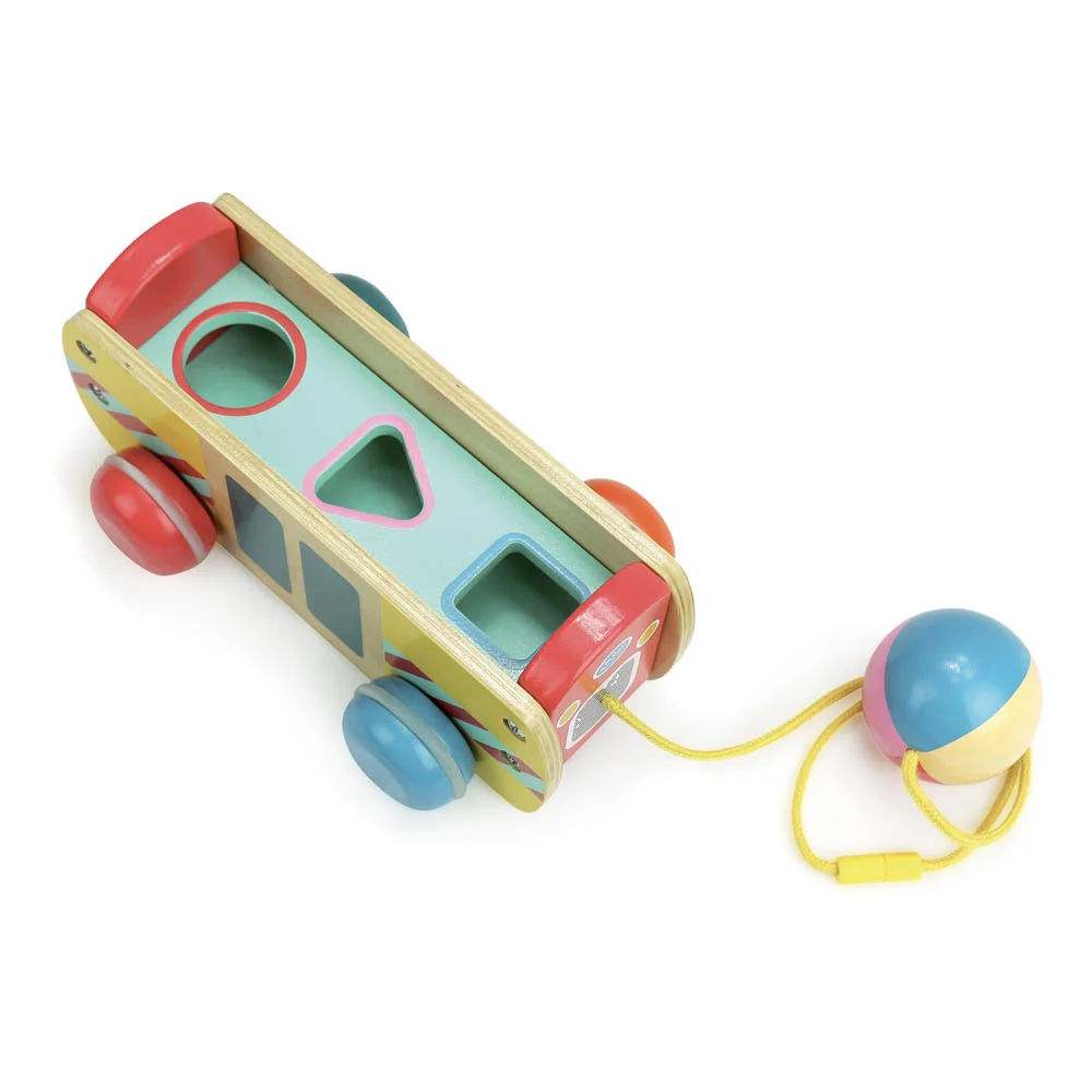 autobus-de-arrastre-y-empuje-de-madera-ingela-parrhenius (1).jpg