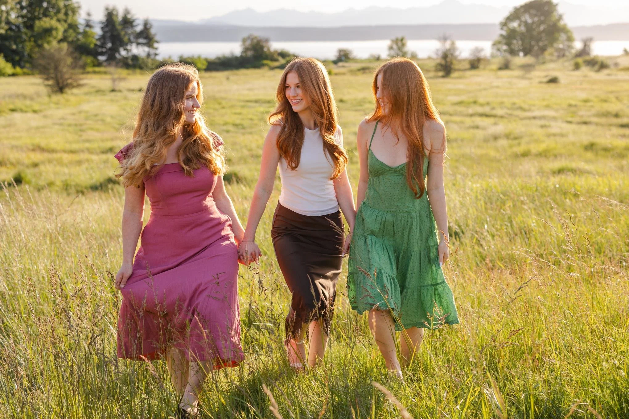 Seattle-Lifestyle-Family-Photographer-DIscovery-Park-sisters.jpg