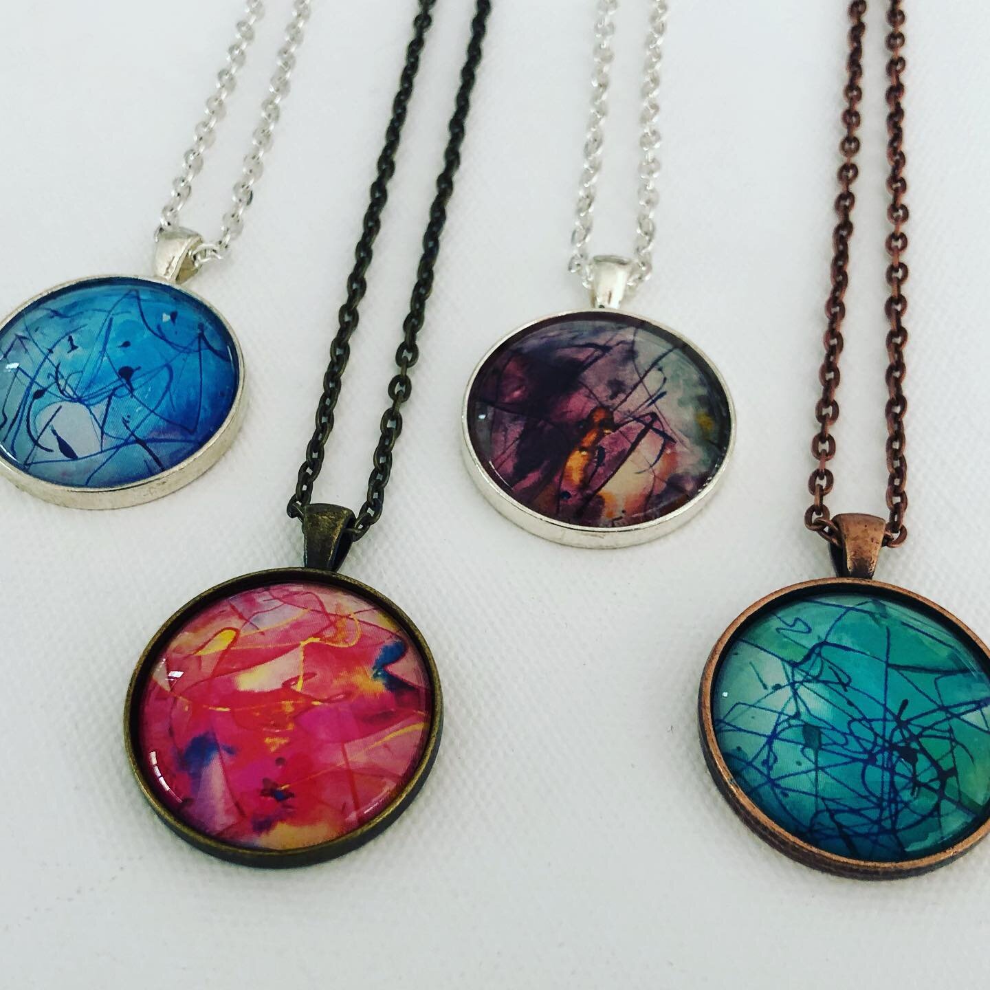 SOULFLAKES 
Pendants!! 

Air - Fire -Earth -Water

Pendants available in 
Antique silver 
Antique bronze 
Copper 
Black 
25mm 30mm 40mm 

www.SoulFlakes.com.au
Link in Bio 

#soulflakes #artjewellery #jewellery #art #artheals #reiki #energy #morningt