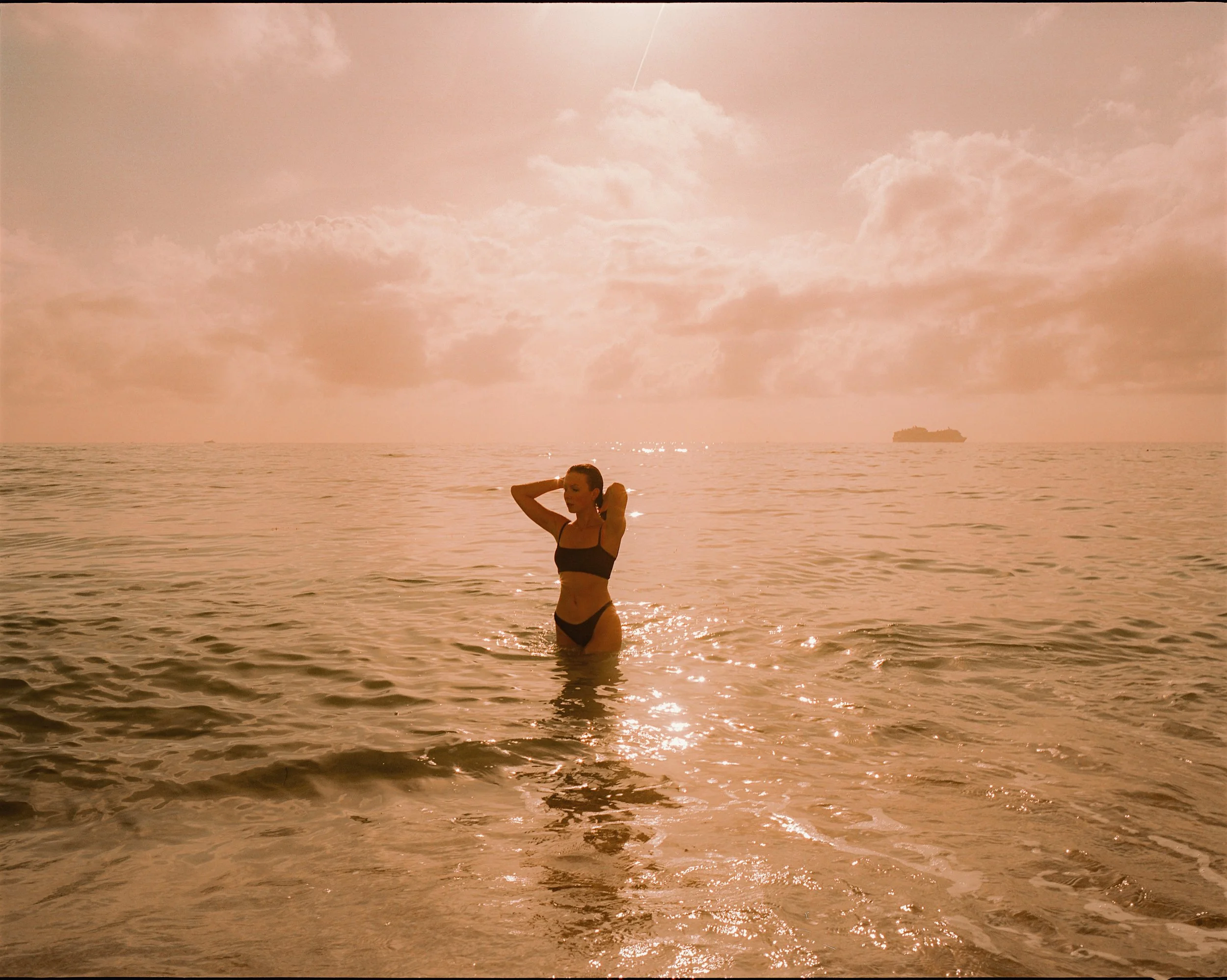 RNI-Films-IMG-A622F01F-5277-4AB4-B338-AFA492692955-53.jpg
