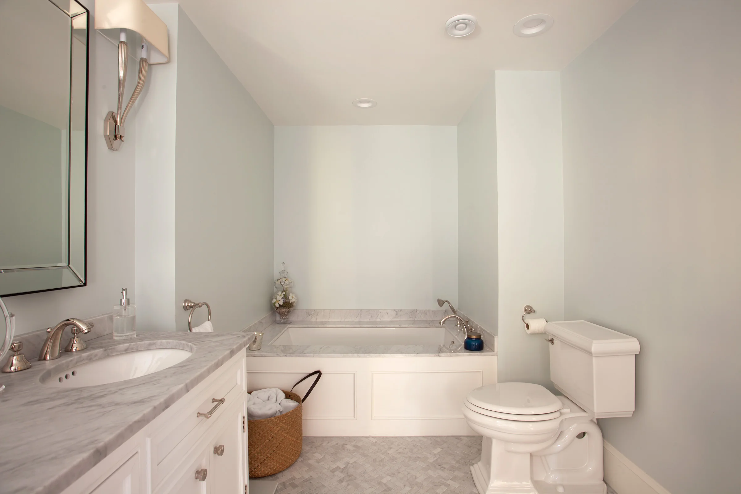 master bathroom tub