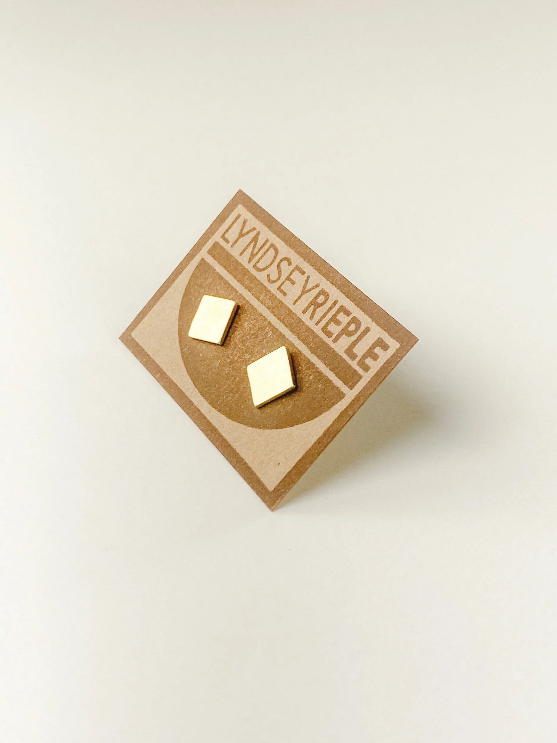 FB7AB171-5032-40C1-9A0F-11F0BBC158CA