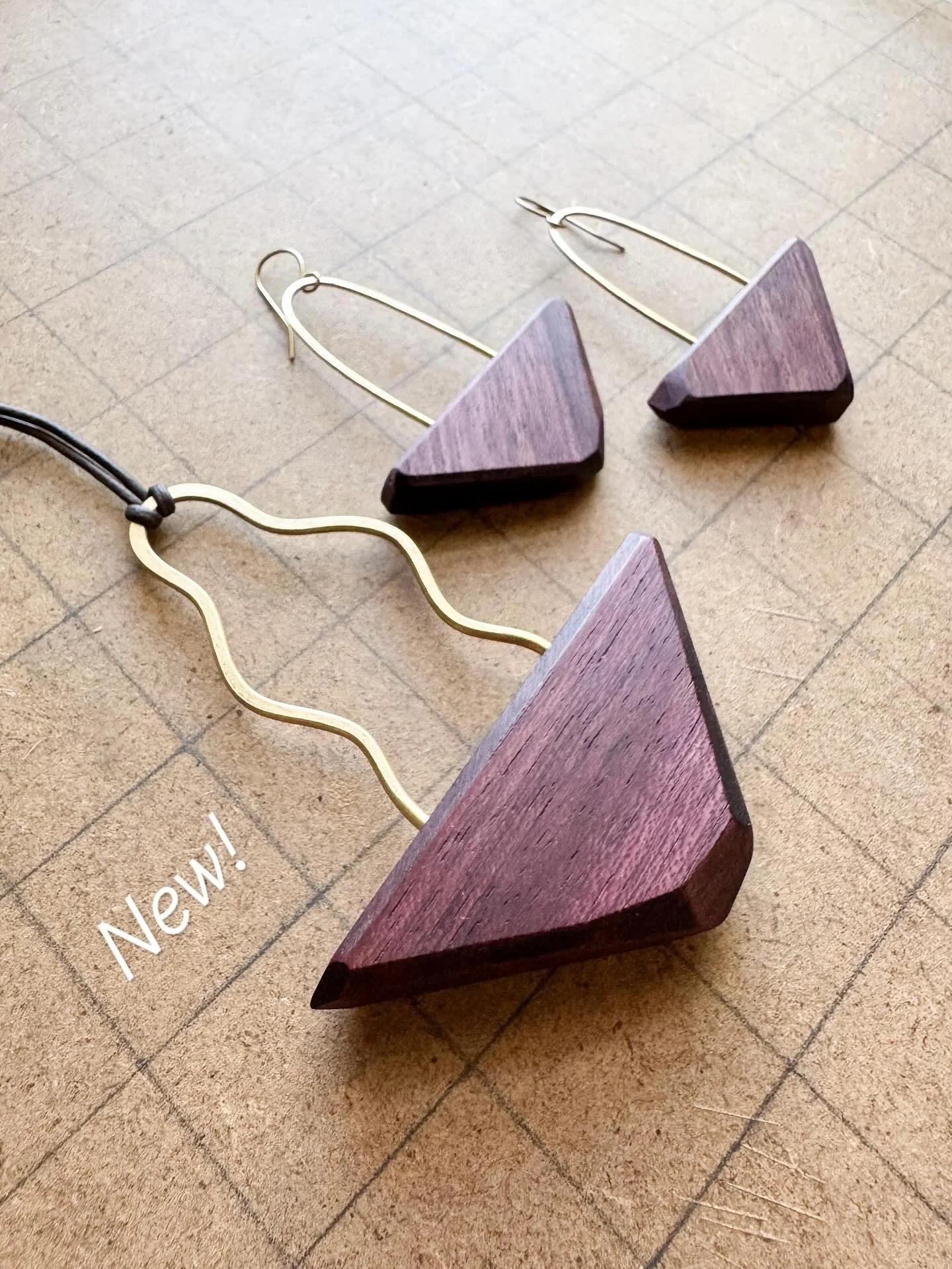New One-of-Kind pieces are up on my site! I’m excited for this batch as we wind into fall. Some of those warm colors are so cozy to put on 🍂 
These will also be at THE LAST @backyardmarketinbf of our precious outdoor season. You won’t wa