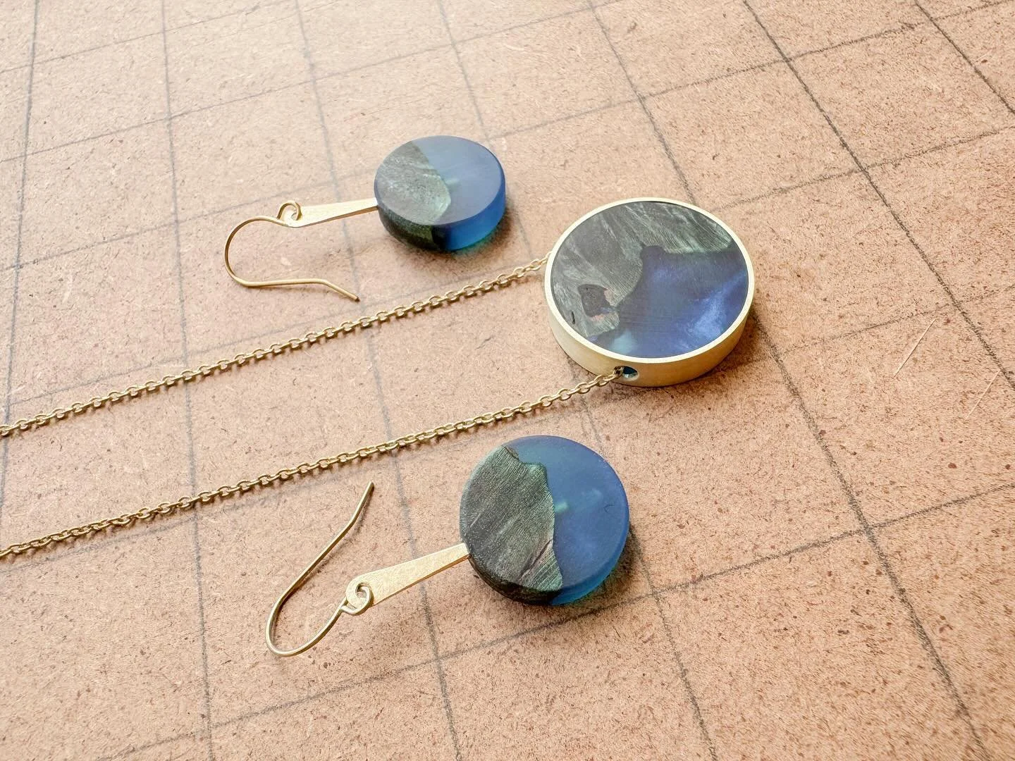 New! As sets or sold separately. Which is your favorite? The visual texture is sublime- this stabilized wood stuff is so fun as you get the wood burl texture with the color pop of the resin 💫
All at LyndseyRieple.com ➡️ One of a Kind 
#handmadejew