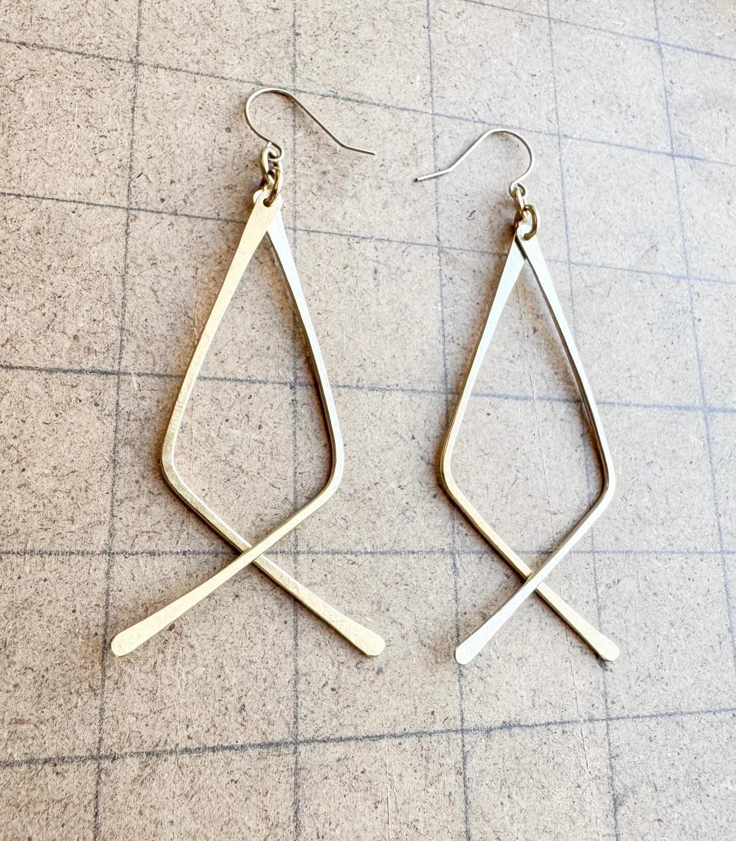 New brass beauties for you. Light, movement, minimalist, lovely ✨

Lyndseyrieple.com>Shop Most