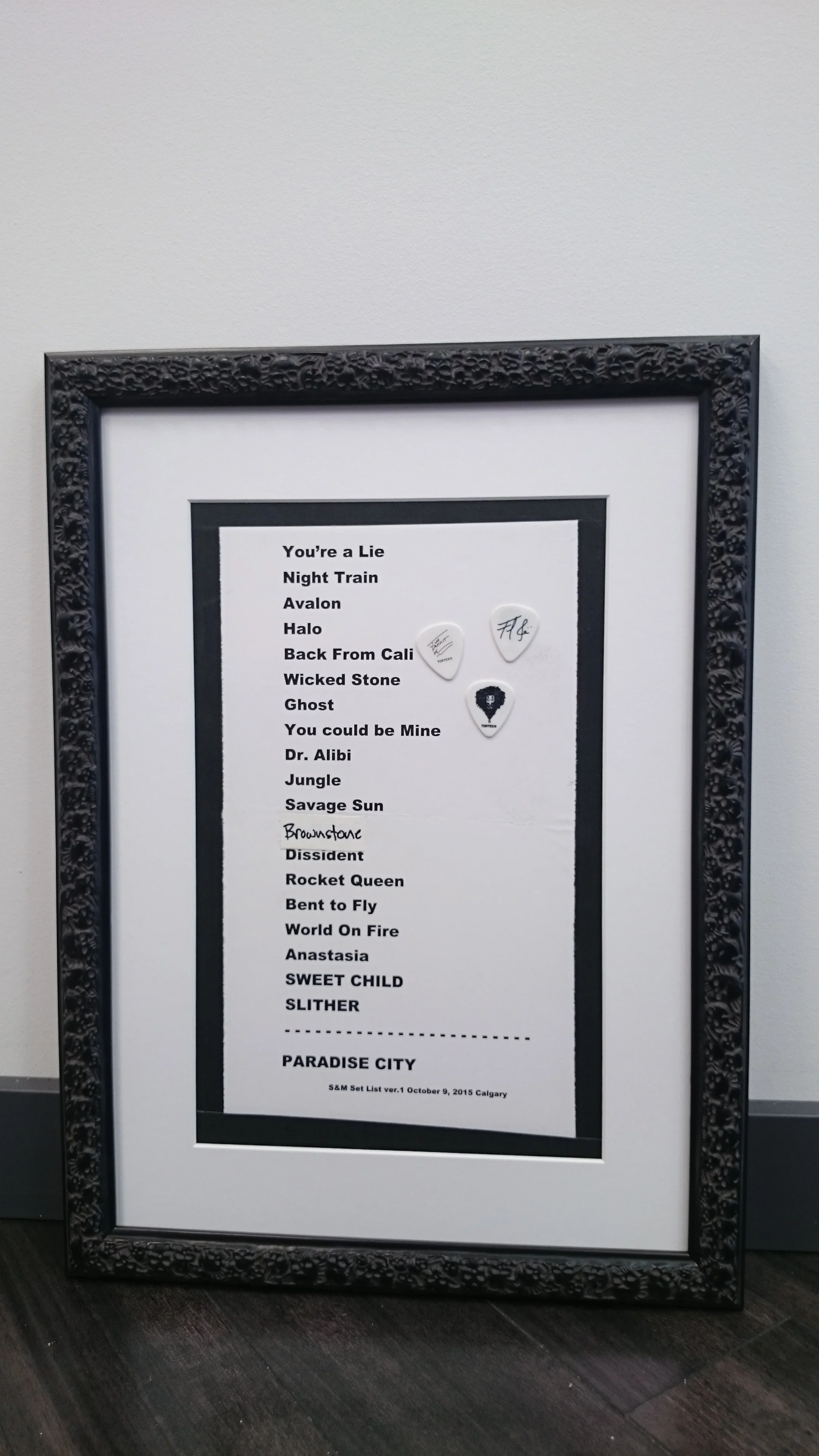 Set List in  cool Skull Frame.JPG