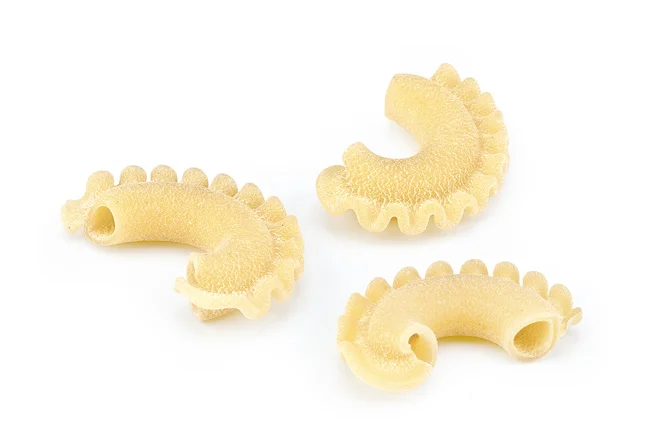 CRESTE DE GALLO: This medium-size pasta looks like the mohawk hairstlye and possesses ultimate sauce-retention due to it's tubular shape and ruffled edge. 