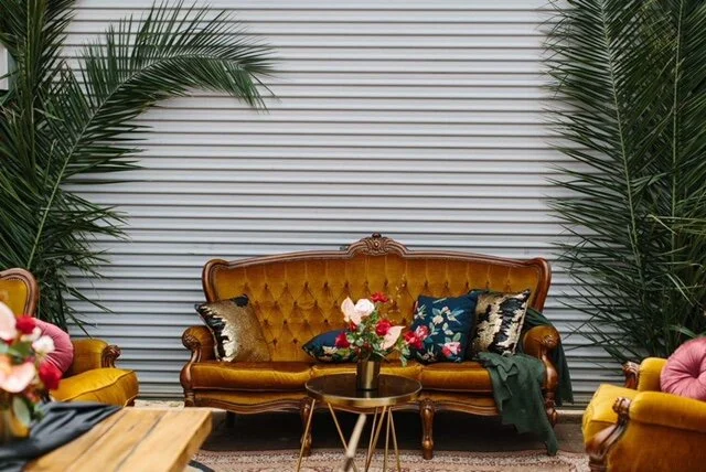 Vintage Gold Lounge