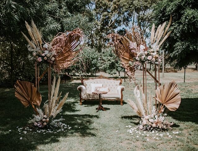 Ceremony and signing table details 💕⠀⠀⠀⠀⠀⠀⠀⠀⠀
⠀⠀⠀⠀⠀⠀⠀⠀⠀
📷 by @sheriseflemingweddings⠀⠀⠀⠀⠀⠀⠀⠀⠀
🌹 by @dear_delilah_florist ⠀⠀⠀⠀⠀⠀⠀⠀⠀
..⠀⠀⠀⠀⠀⠀⠀⠀⠀
..⠀⠀⠀⠀⠀⠀⠀⠀⠀
..⠀⠀⠀⠀⠀⠀⠀⠀⠀
..⠀⠀⠀⠀⠀⠀⠀⠀⠀
..⠀⠀⠀⠀⠀⠀⠀⠀⠀
#gippslandwedding #vintagewedding #bohowedding #vintageh