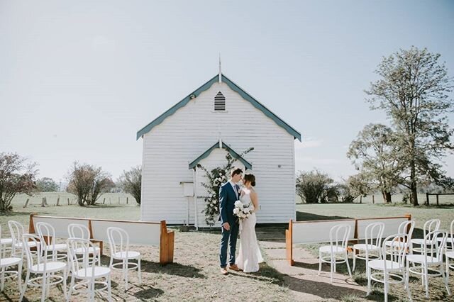 We can't think of anything better than a super sweet, small country town church for your ceremony backdrop! 🌹🌹 by @pollen_and_patina
📷 by @sherisefleming
..
..
..
..
..
#countrywedding #gippslandwedding #vintagewedding #bohowedding #vintagehire #e