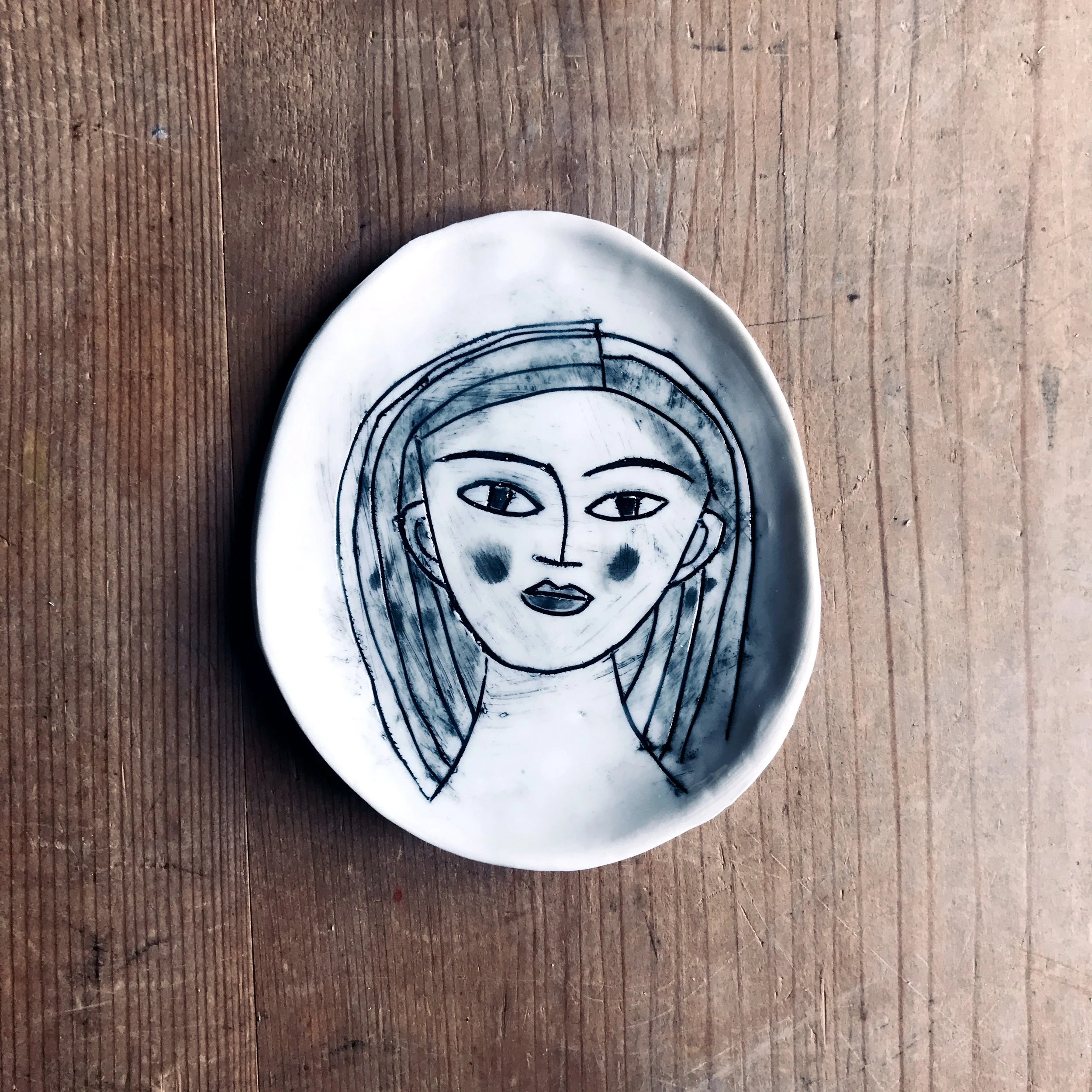 sgraffito_porcelainplate_biancatschaikner2.jpg