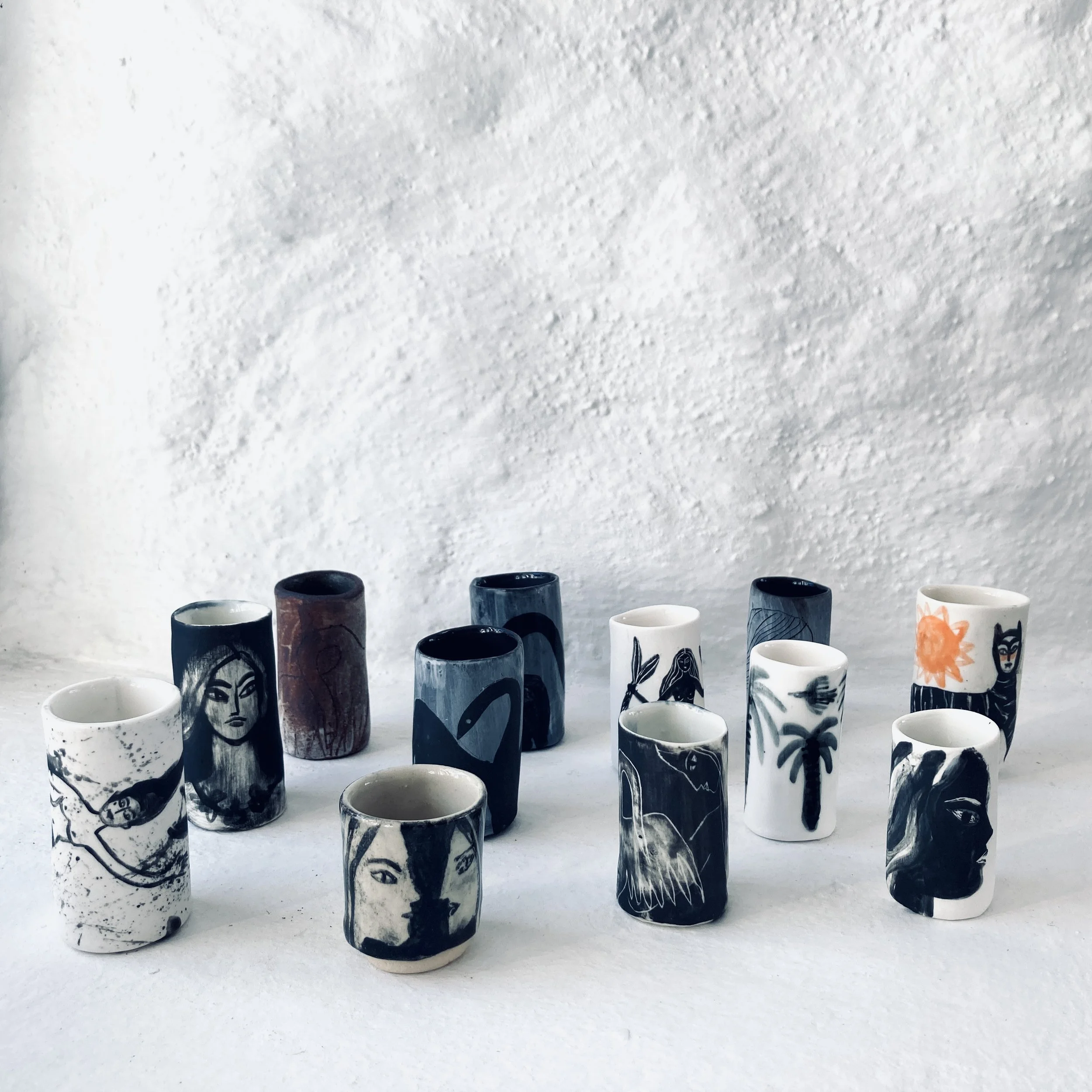 Mixed porcelain cups