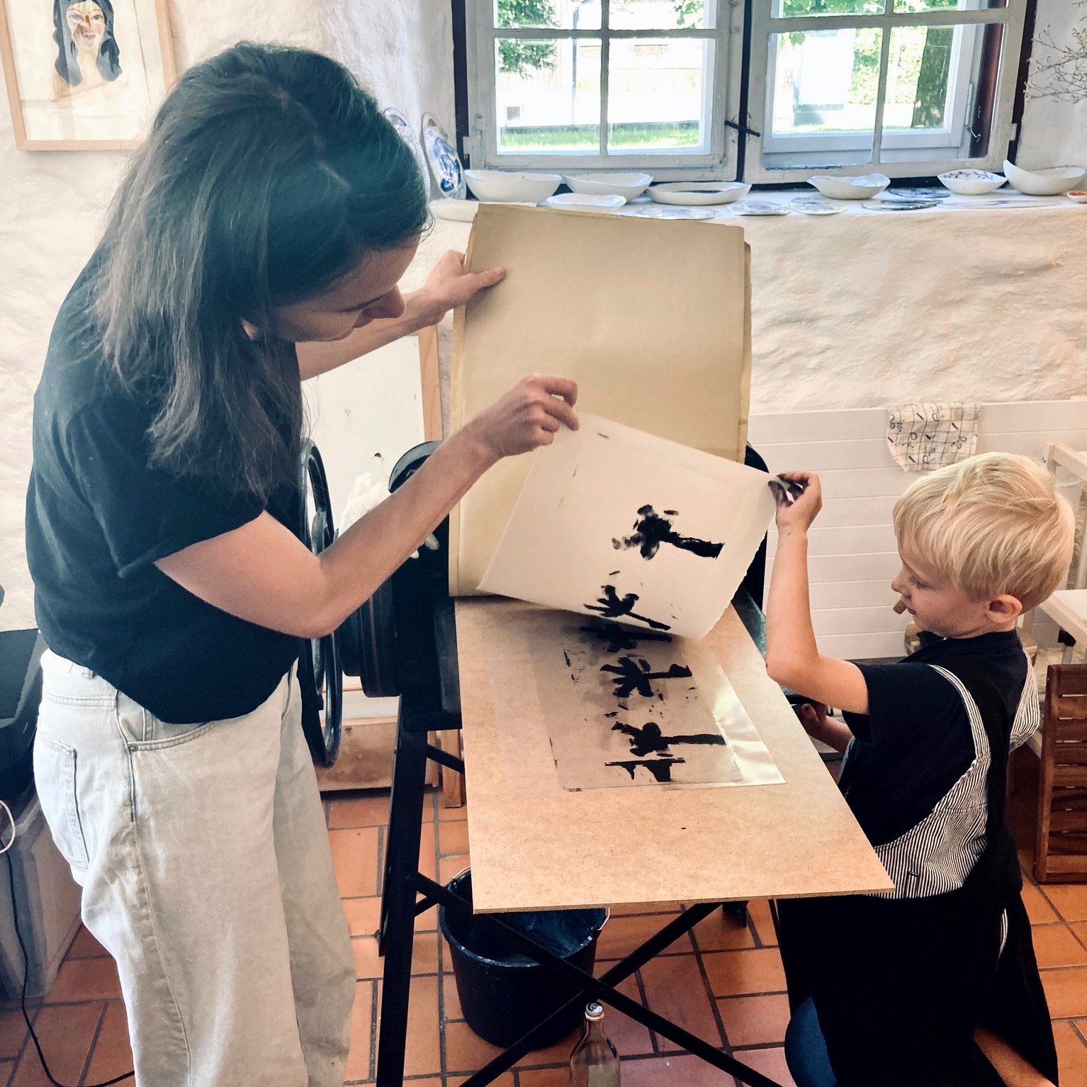 Druckgrafik - Kinderkurs im Atelier der Künstlerin Bianca Tschaikner in Dornbirn, Vorarlberg.