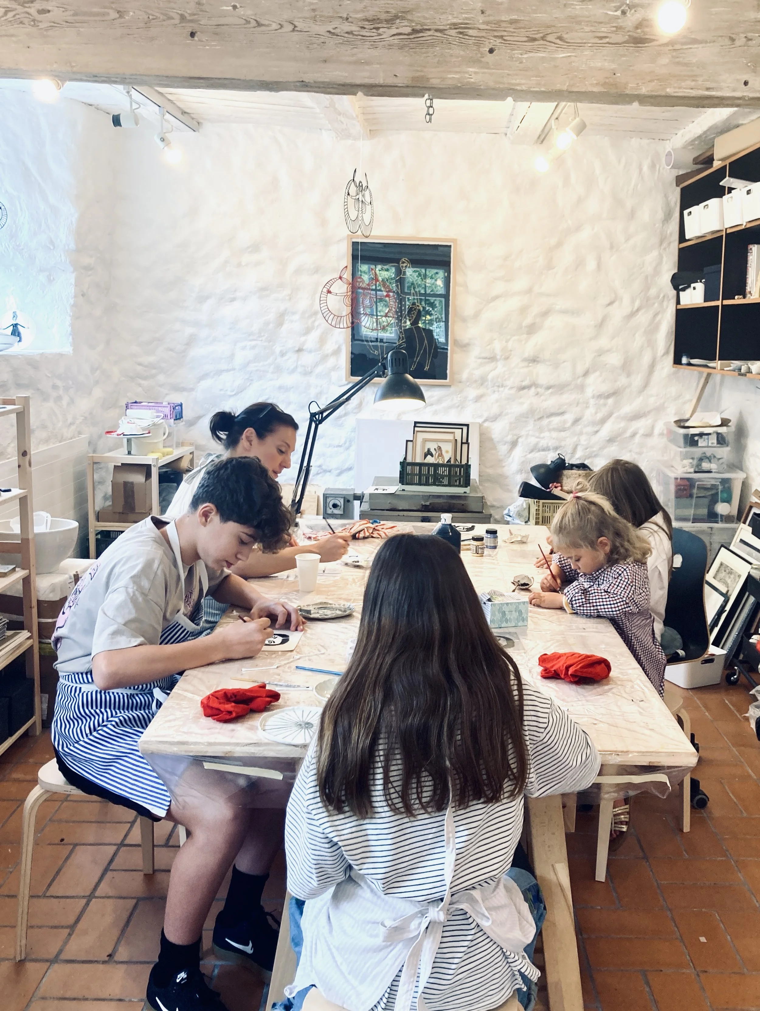 Kunstworkshop für Eltern und Kinder im Studio der Vorarlberger Künstlerin Bianca Tschaikner in Dornbirn