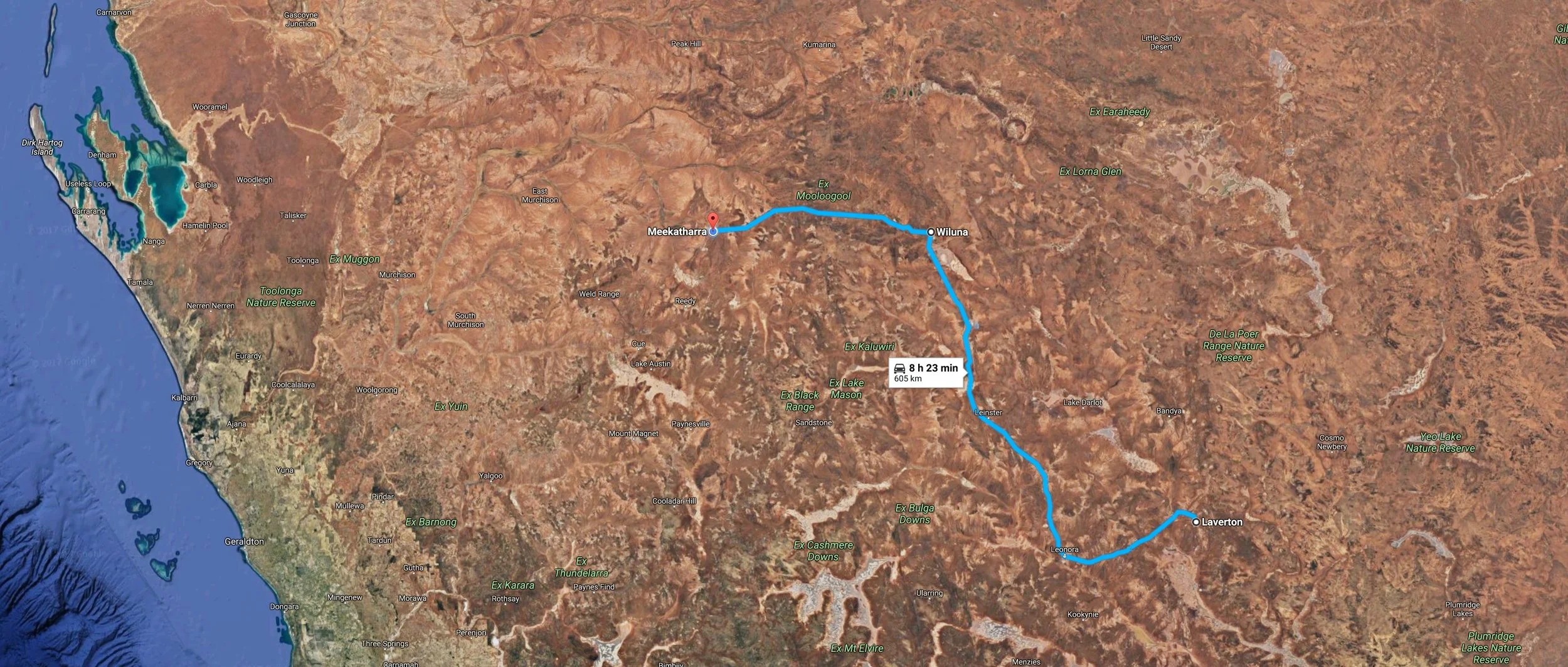 HOLY CRAP!!! WHAT IS THAT GREEN AND BLUE BIT!?? Getting close, we're in sniffing distance! incredible landscape scenery as the bird sees it. 