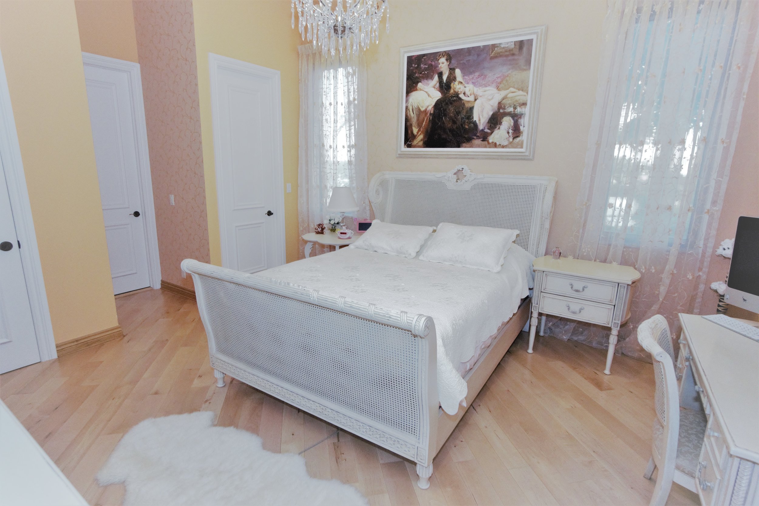 lisa bedroom.jpg