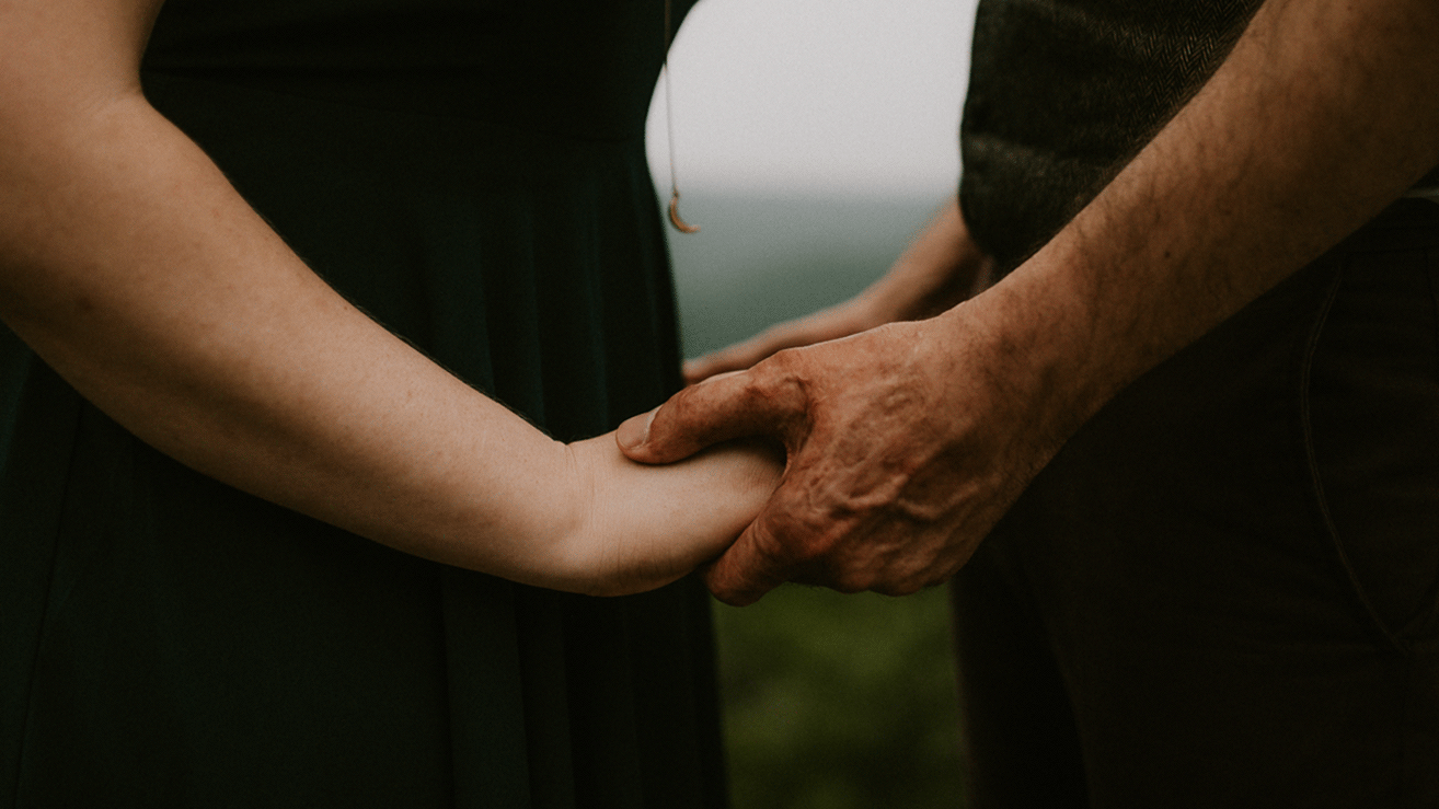 @layersphoto_annasproposal_hands.gif