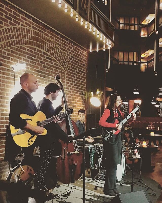 Always fun to play with great @denisereis1 and this incredible rhythm section. Good vibes 🇧🇷 #livemusic #nyc #musicabrasileira #jazz #guitar #benedettoguitars thanks @annenyny for the 📸