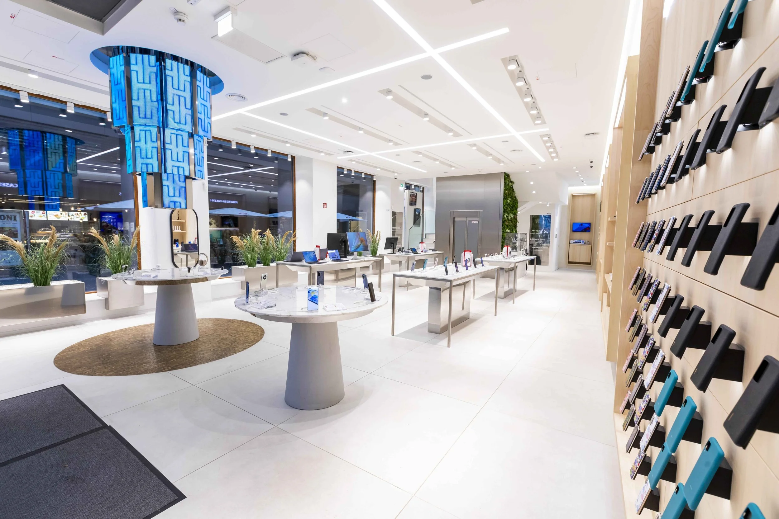 GRAND OPENING: der erste HUAWEI Flagship Store Österreichs eröffnet in der Kärntner Straße in Wien