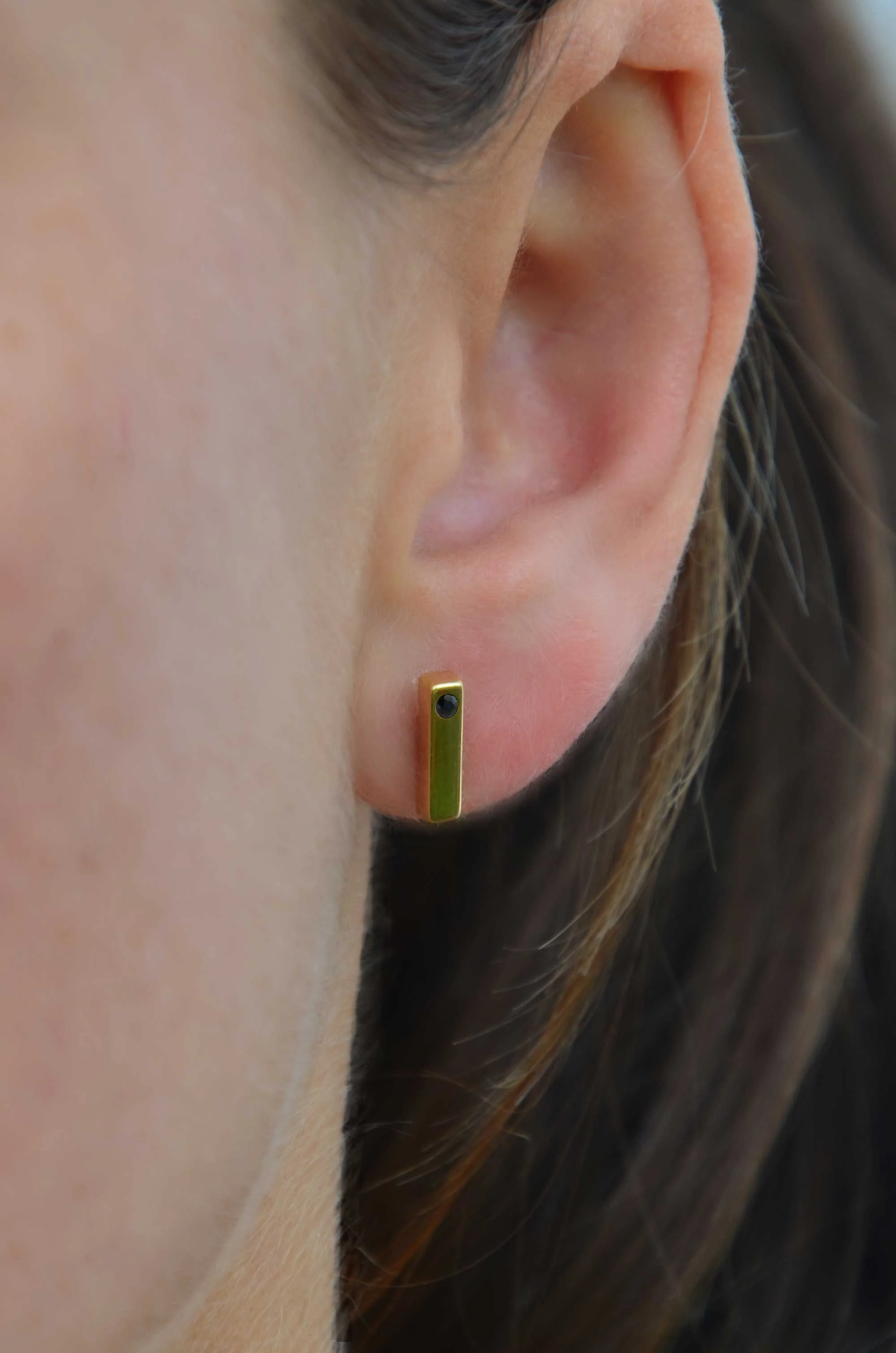 handcrafted designer jewellery 18ct gold and sapphire