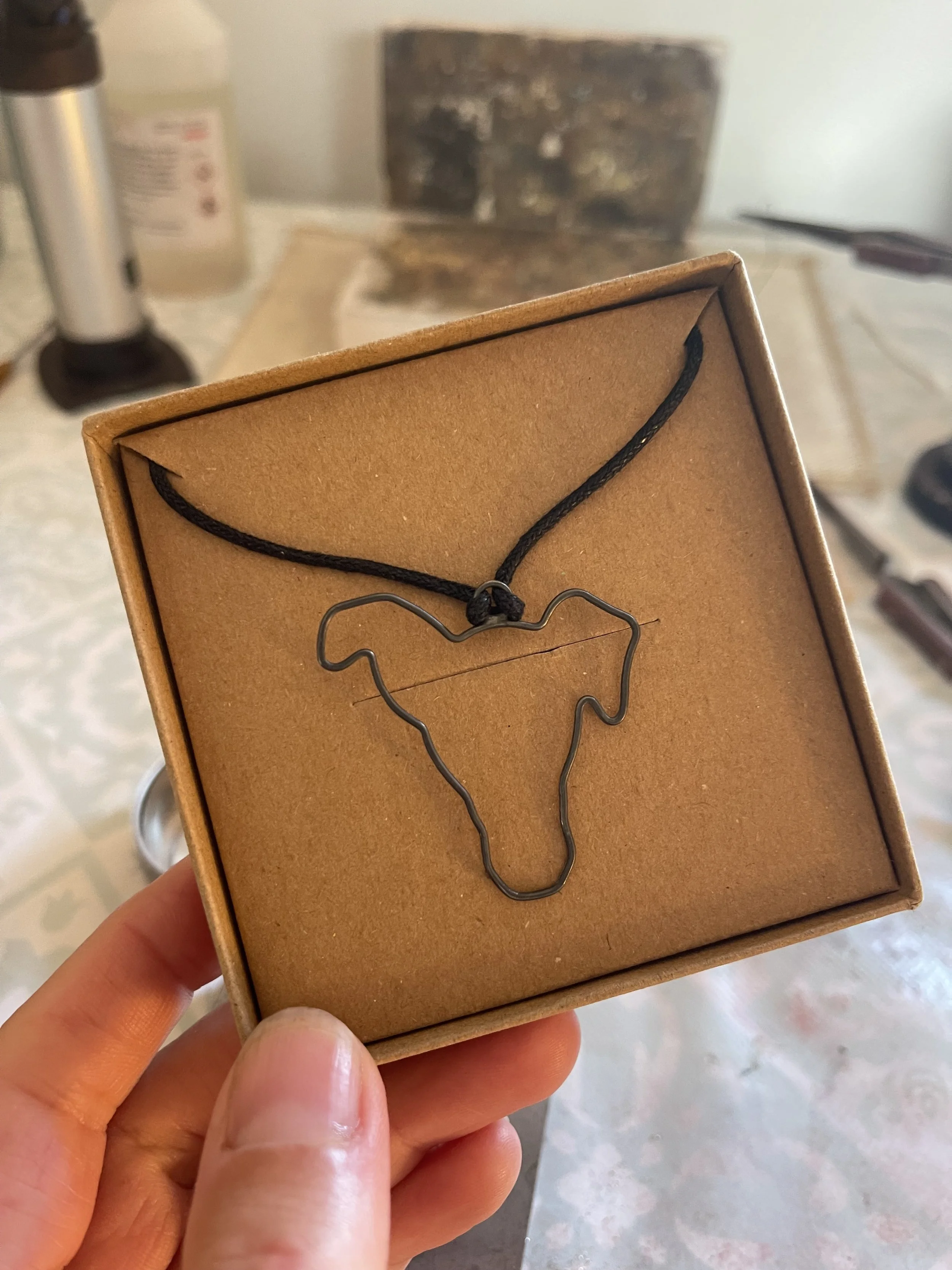 dog portrait silouette pendant (Copy)