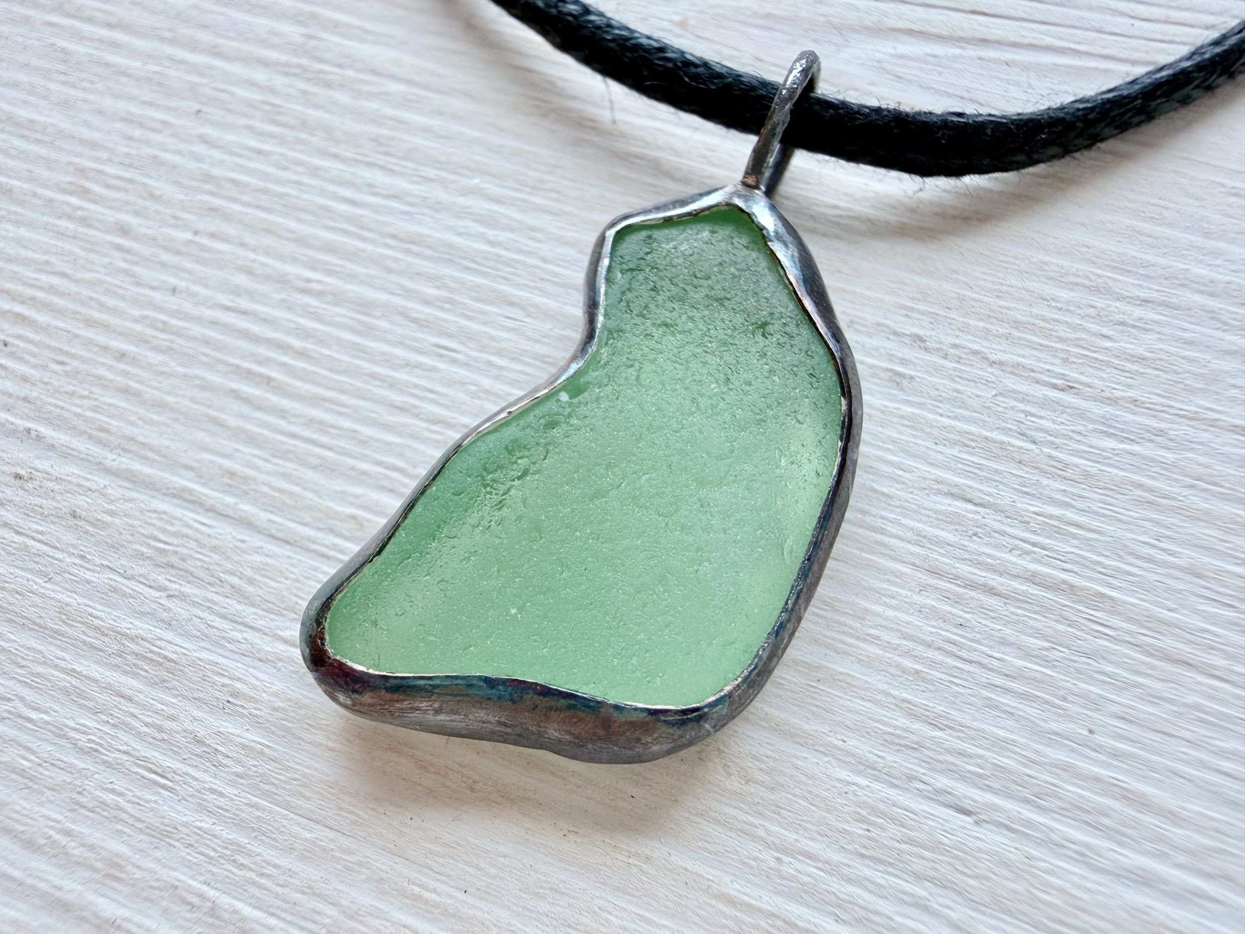seafoam-green-handcrafted-cornish-seaglass-pendant-VGS_1777.jpeg