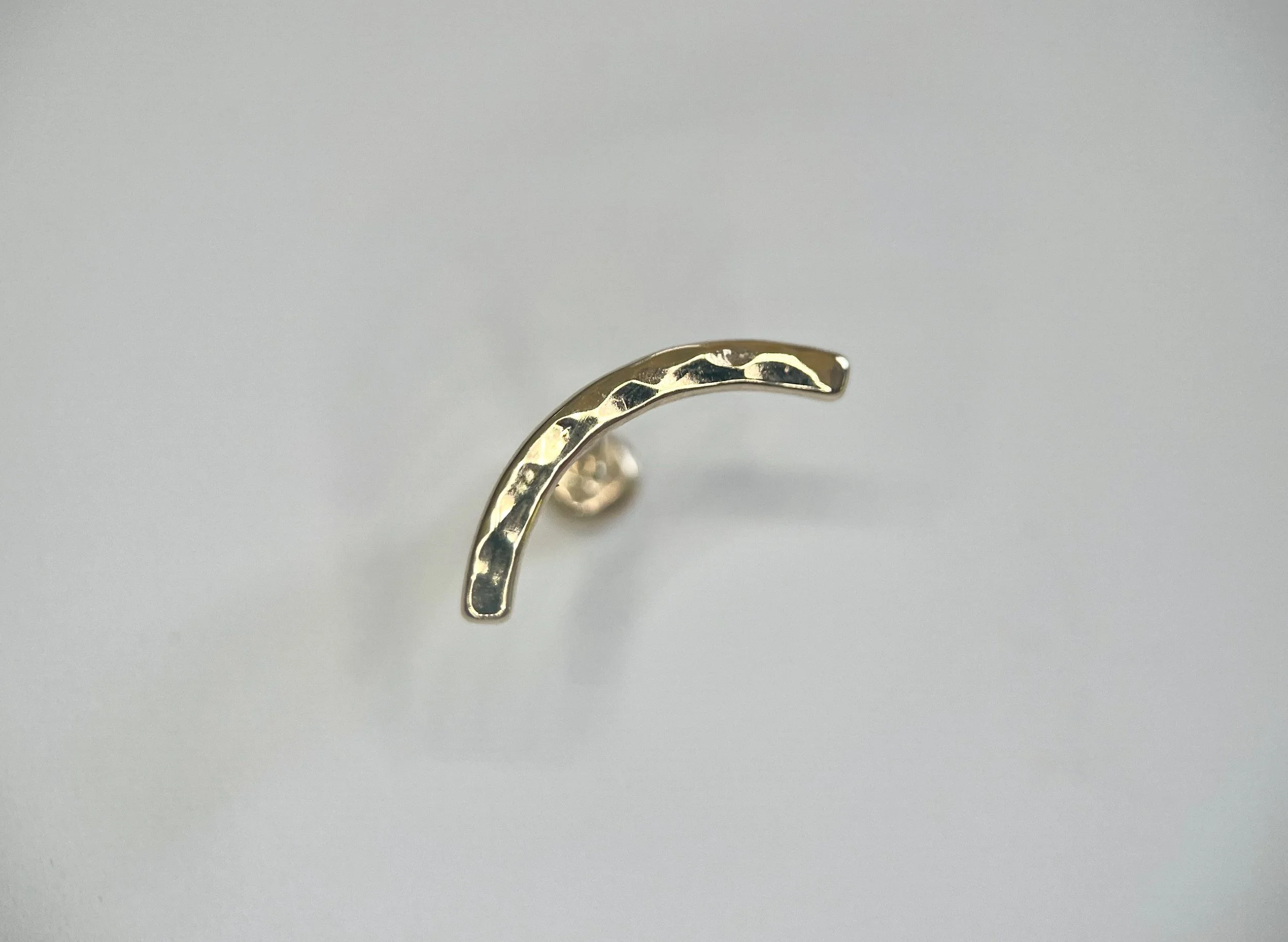 9ct gold hammered conch earring - flat back labret