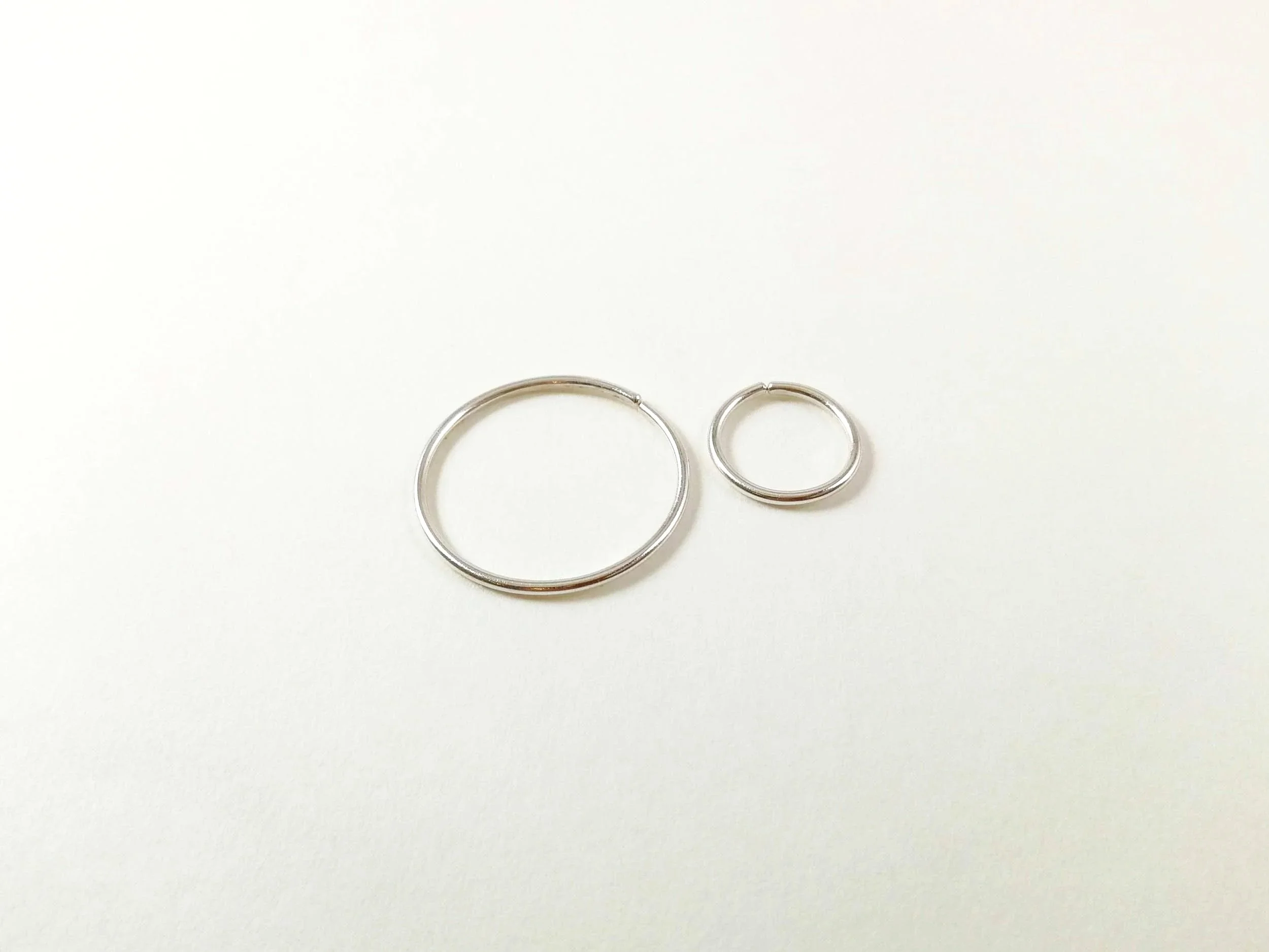 two-sizes-smooth-endless-hoop-conch-earrings-white-background