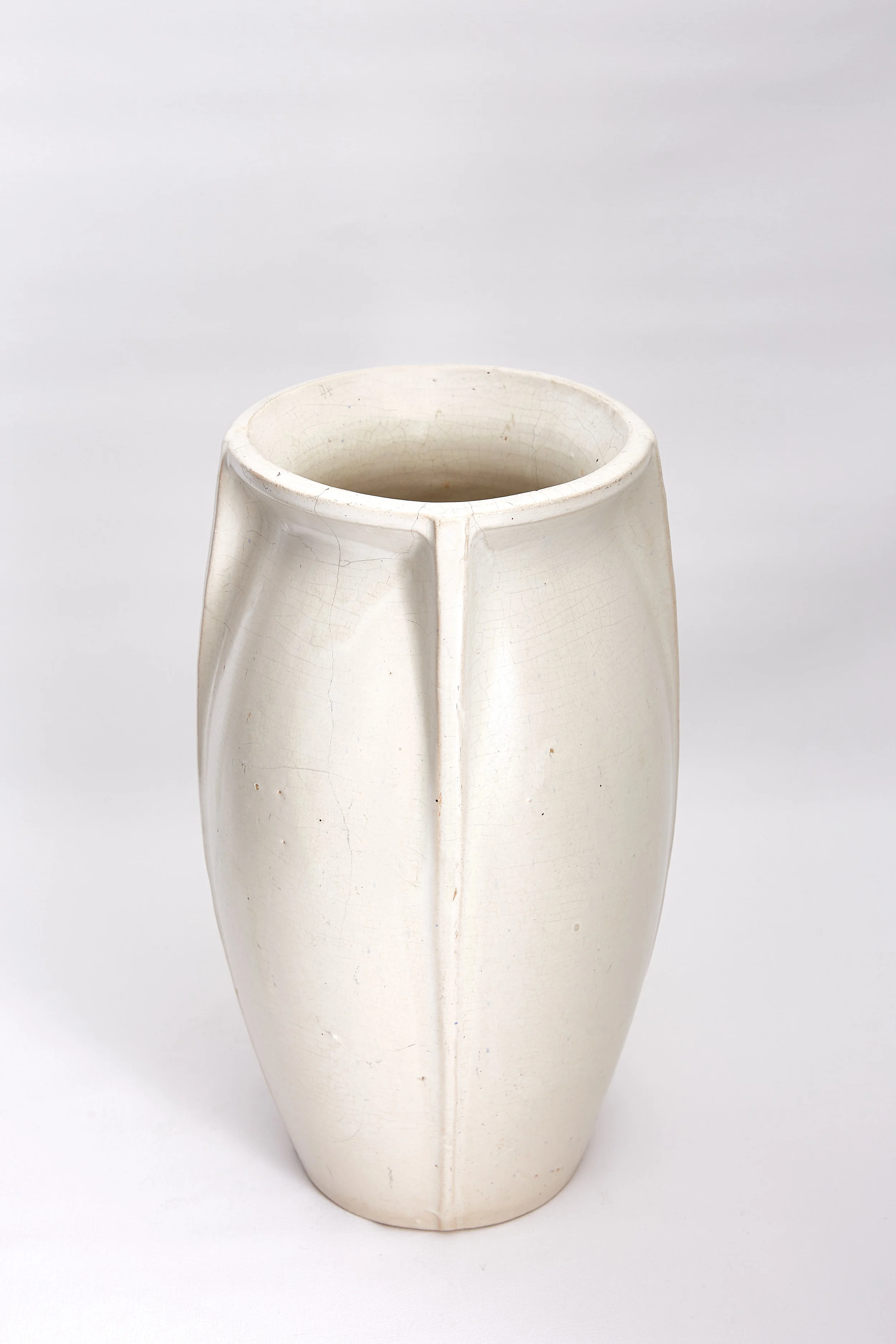 Brush_McCoy_Raised_Shoulder_Vase 3.jpg