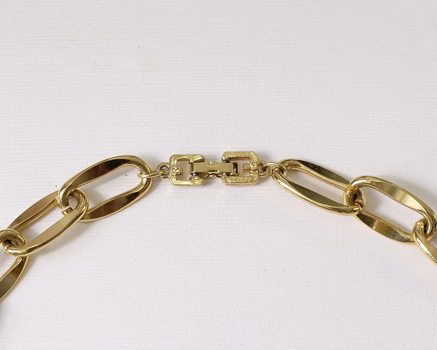 N_Givenchy Elongated Chain Neclace 1.jpg